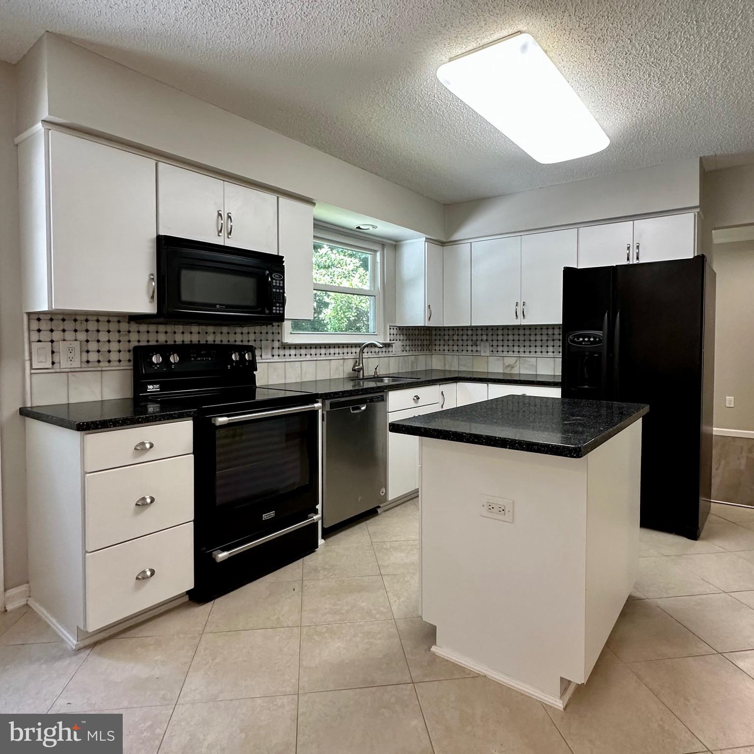 NEWPORT/RIVER MOUTH - Residential Lease