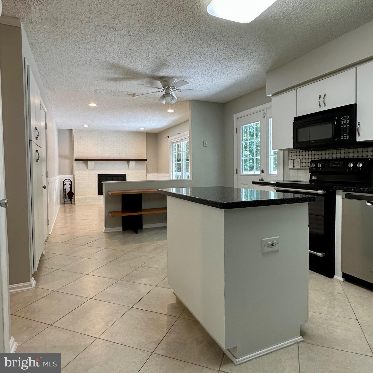 NEWPORT/RIVER MOUTH - Residential Lease