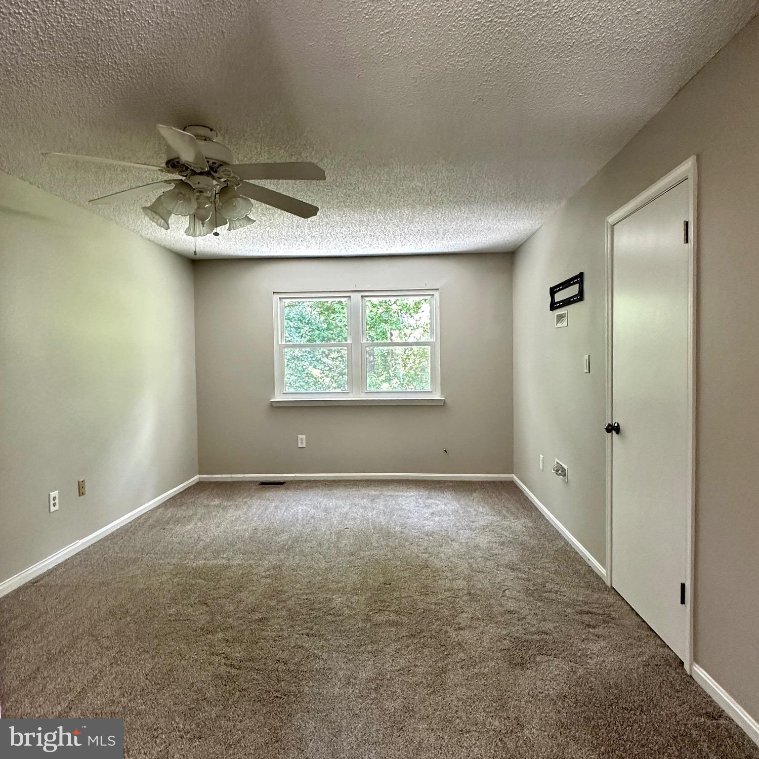 NEWPORT/RIVER MOUTH - Residential Lease