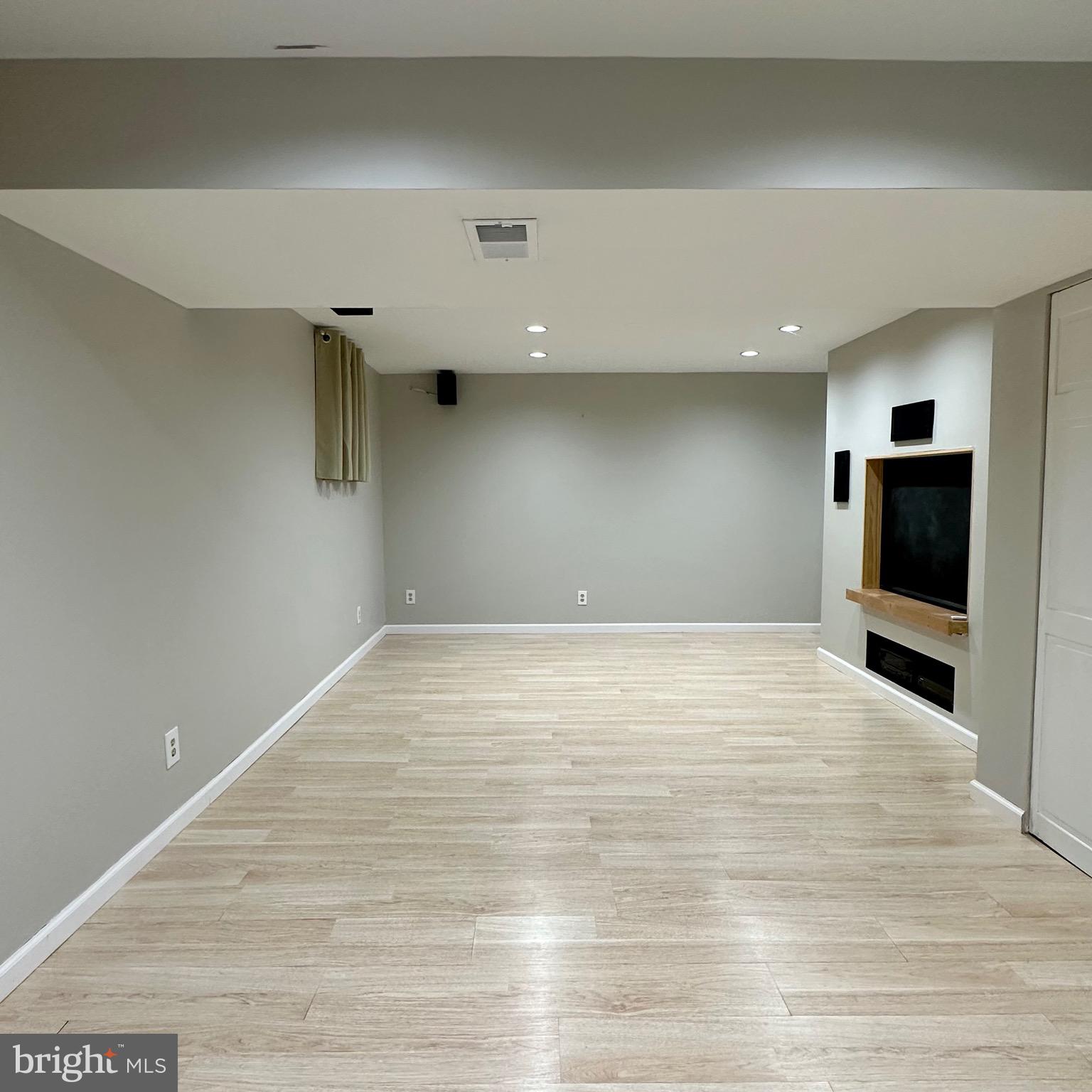 NEWPORT/RIVER MOUTH - Residential Lease