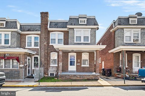 Townhouse For Sale - 2708 Thompson Place<br/> WILMINGTON, DE 19802