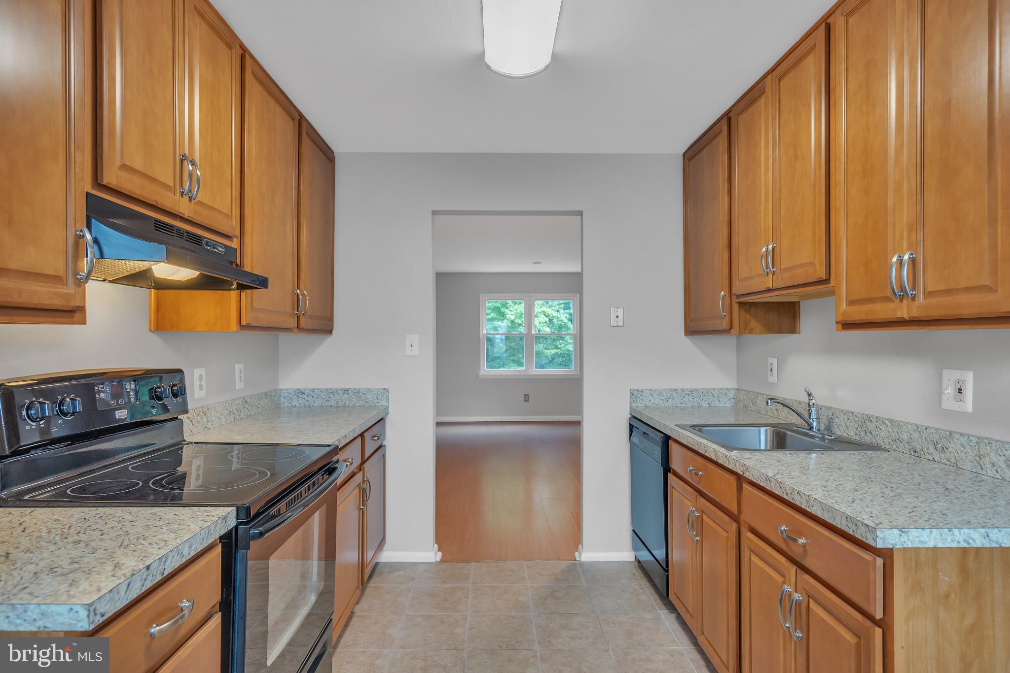 2054 FOREST HILL LANE