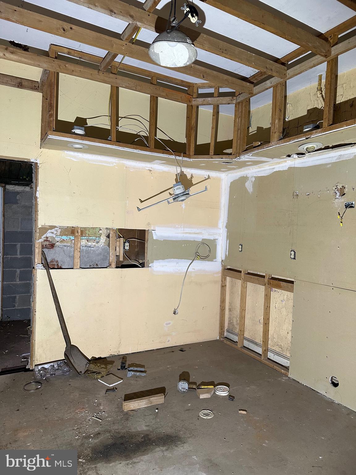 1924 W WESTMORELAND STREET