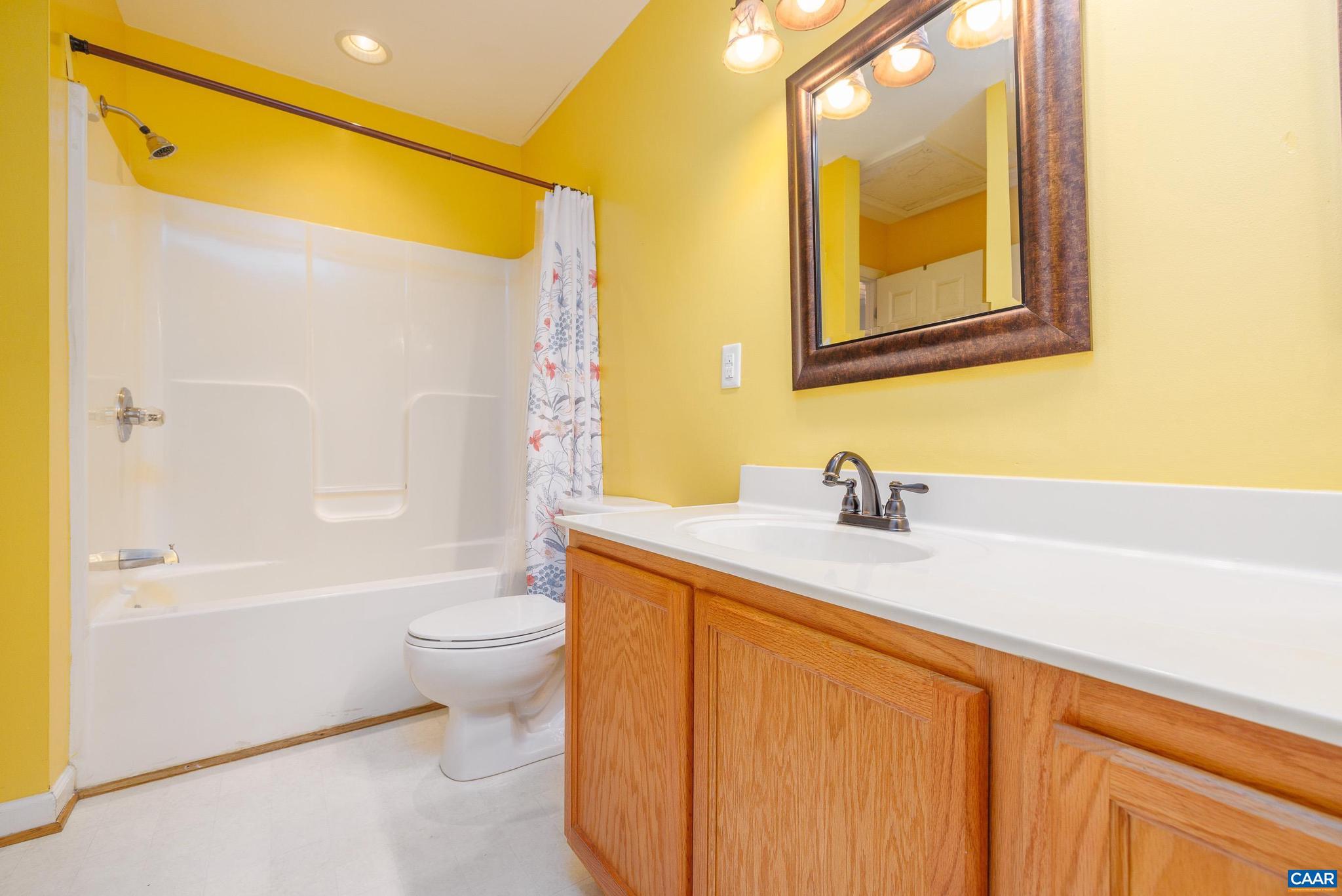 LAKE MONTICELLO - Residential