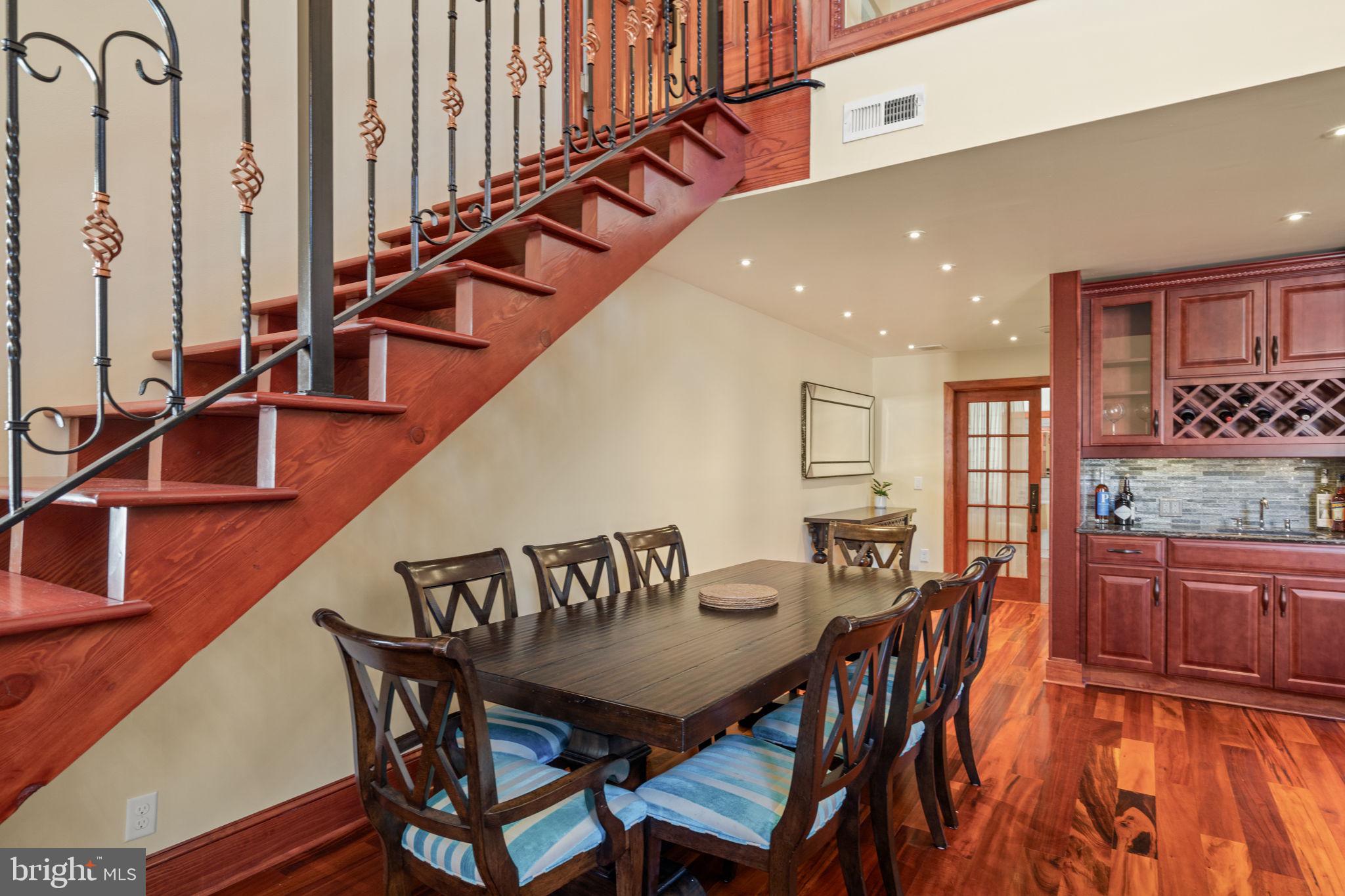 WASHINGTON SQ - Residential