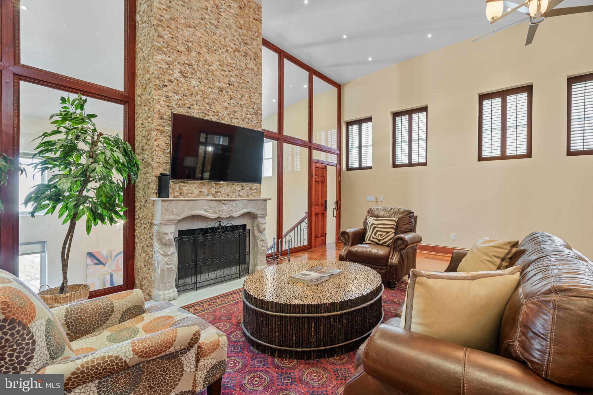 WASHINGTON SQ - Residential