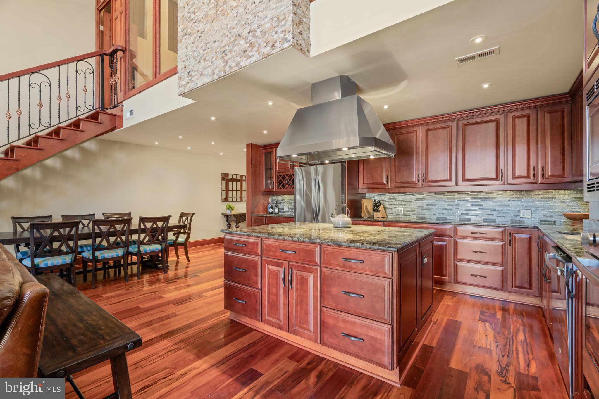 WASHINGTON SQ - Residential