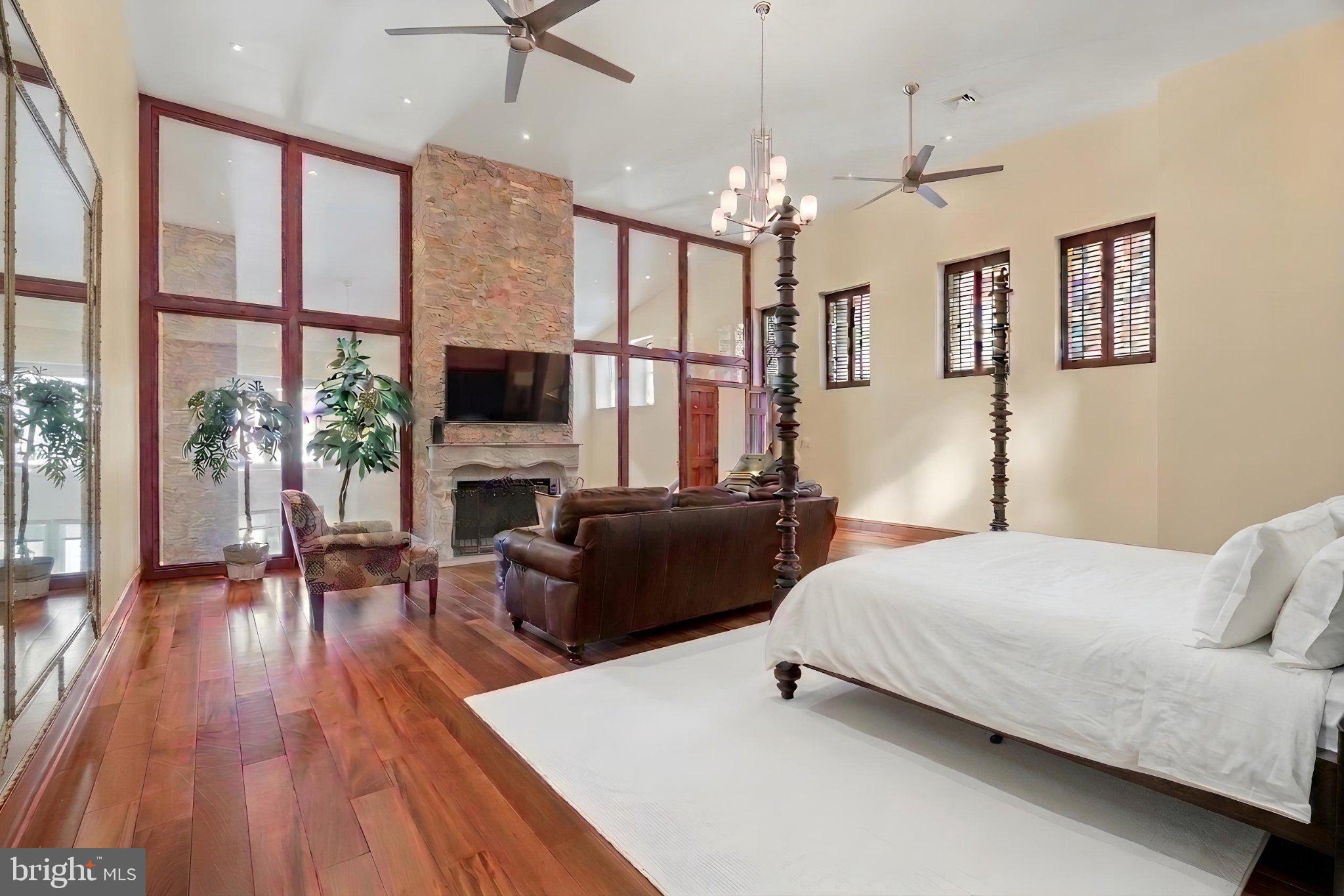 WASHINGTON SQ - Residential