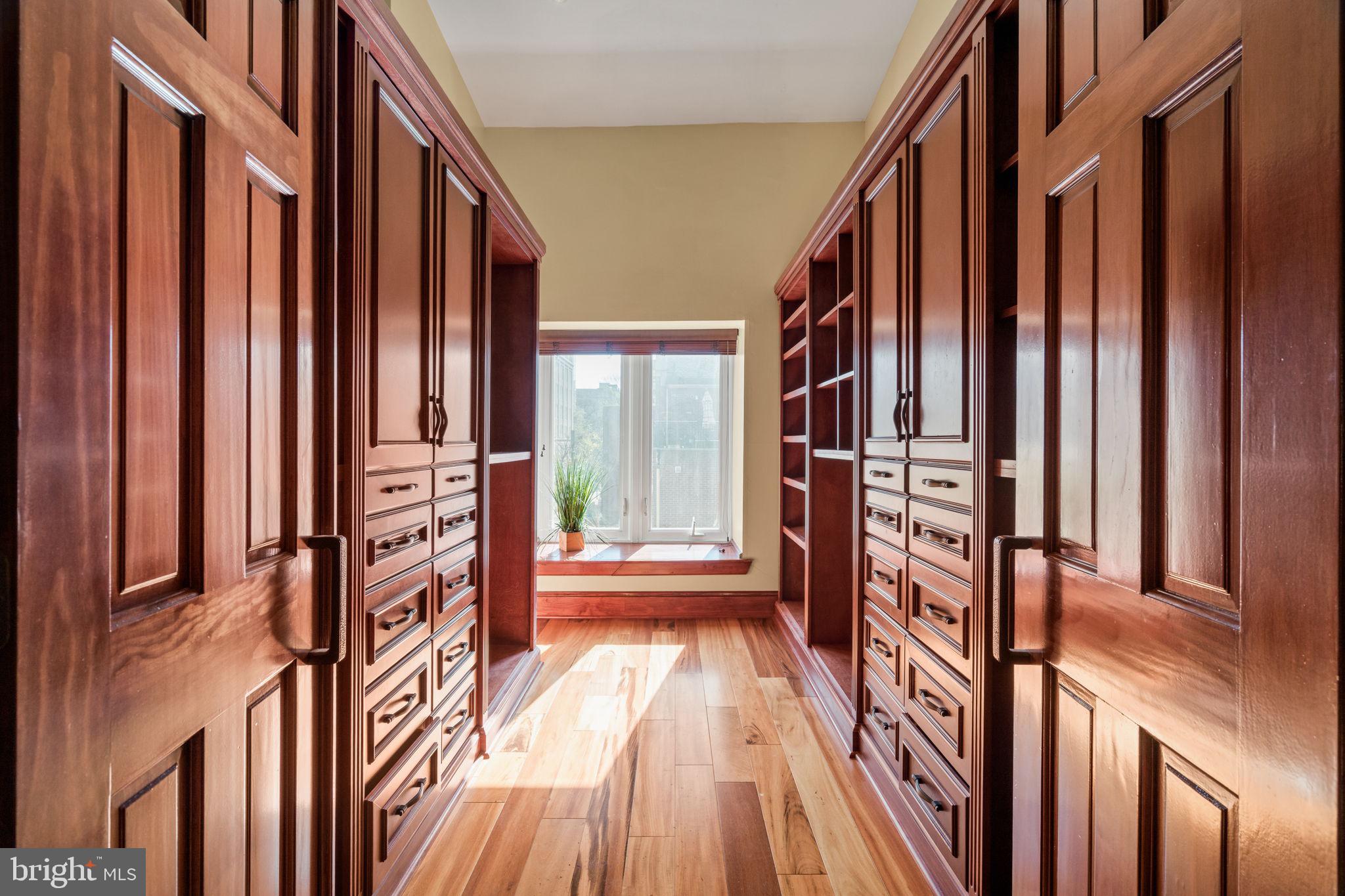 WASHINGTON SQ - Residential