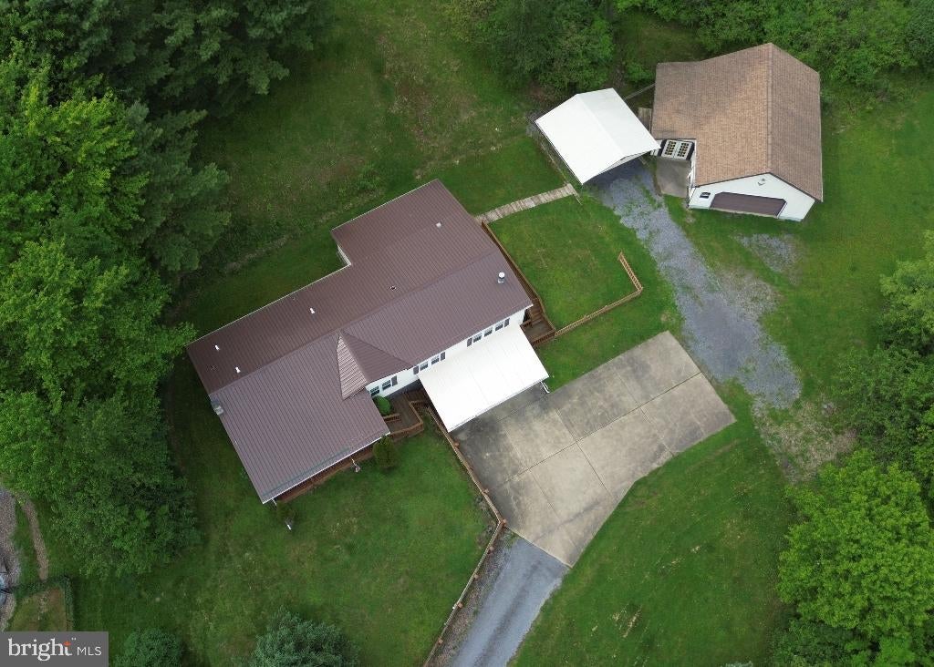871 HILLCREST DRIVE