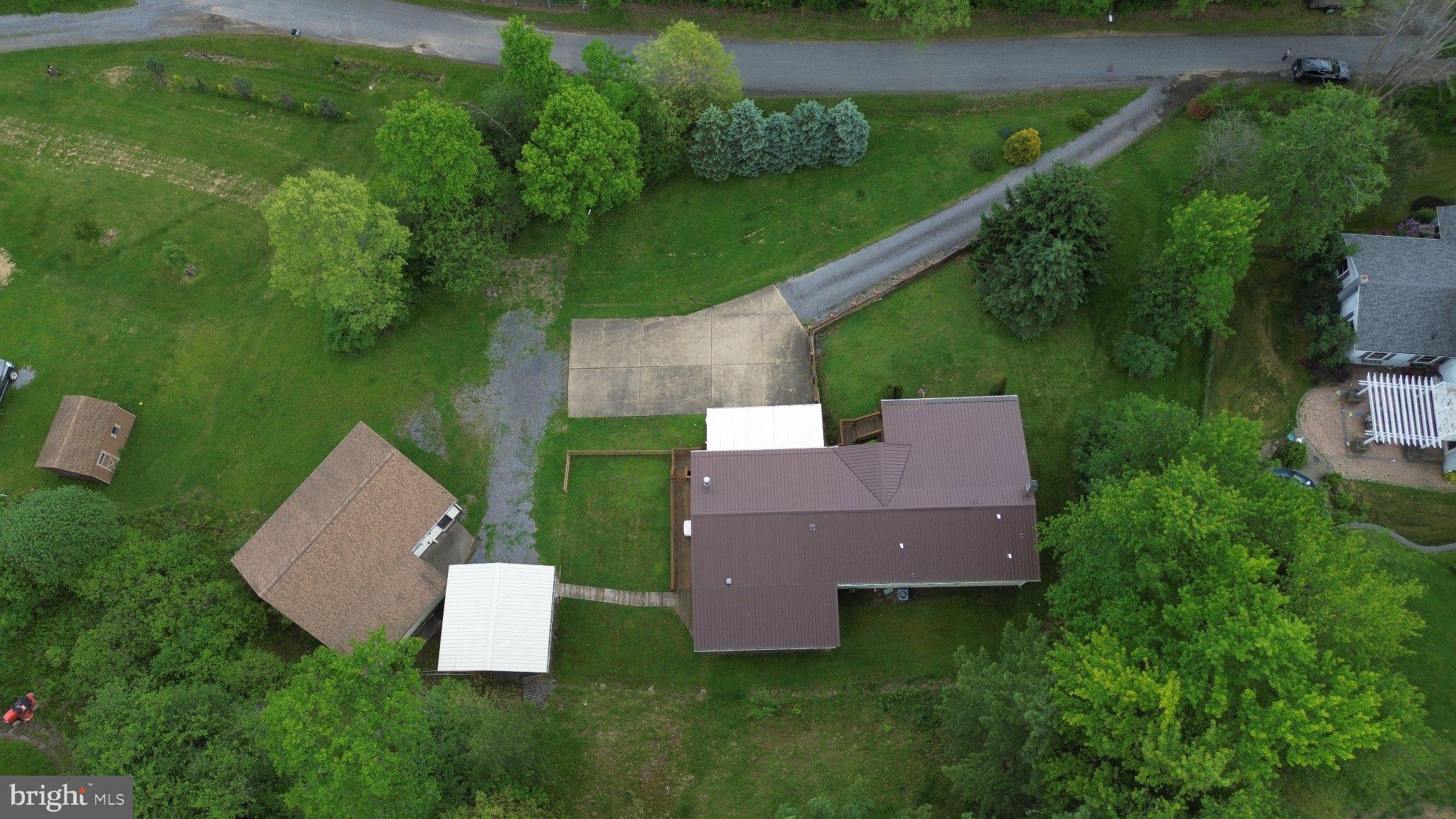 871 HILLCREST DRIVE