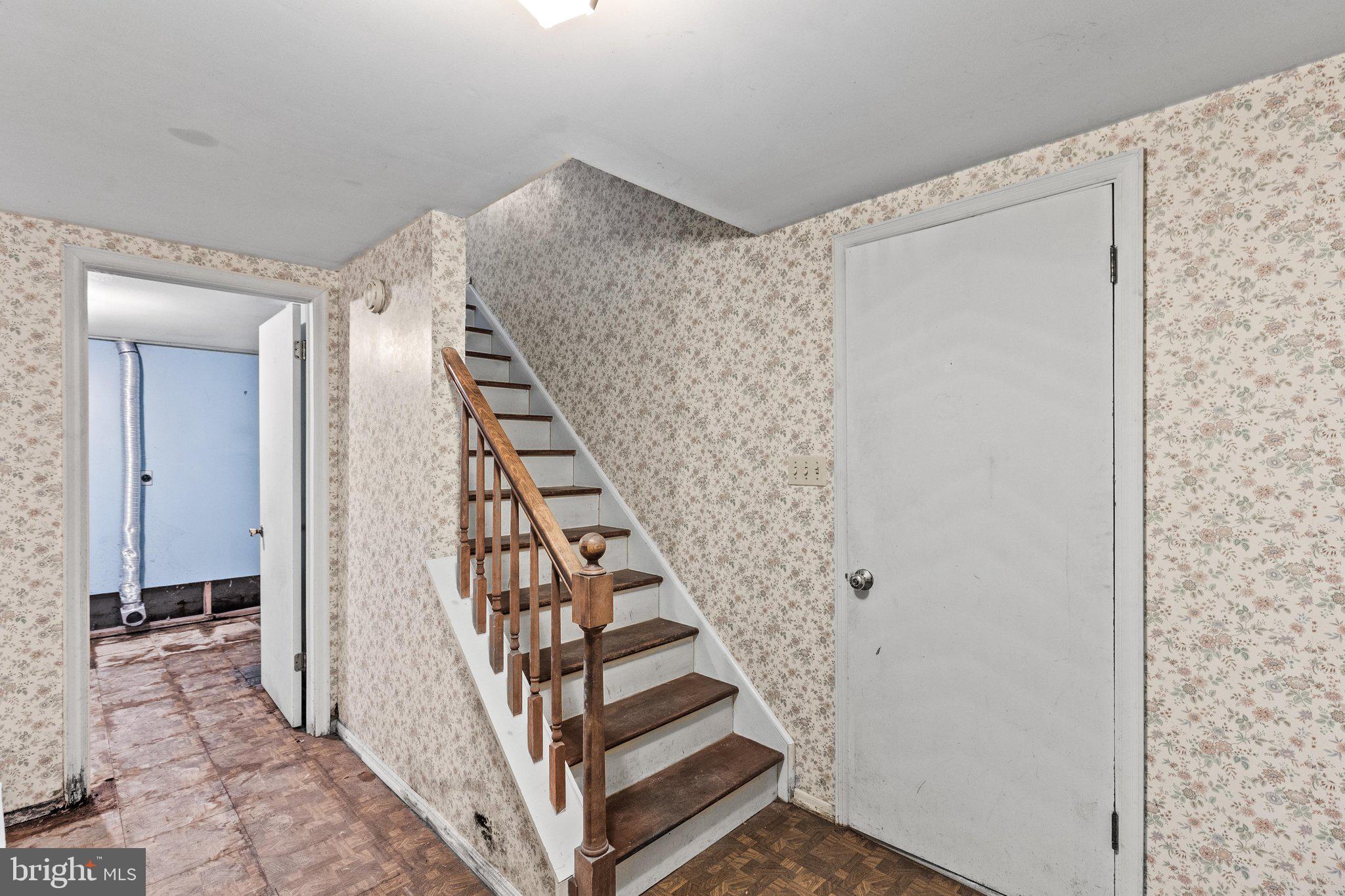 7904 MANOR DRIVE