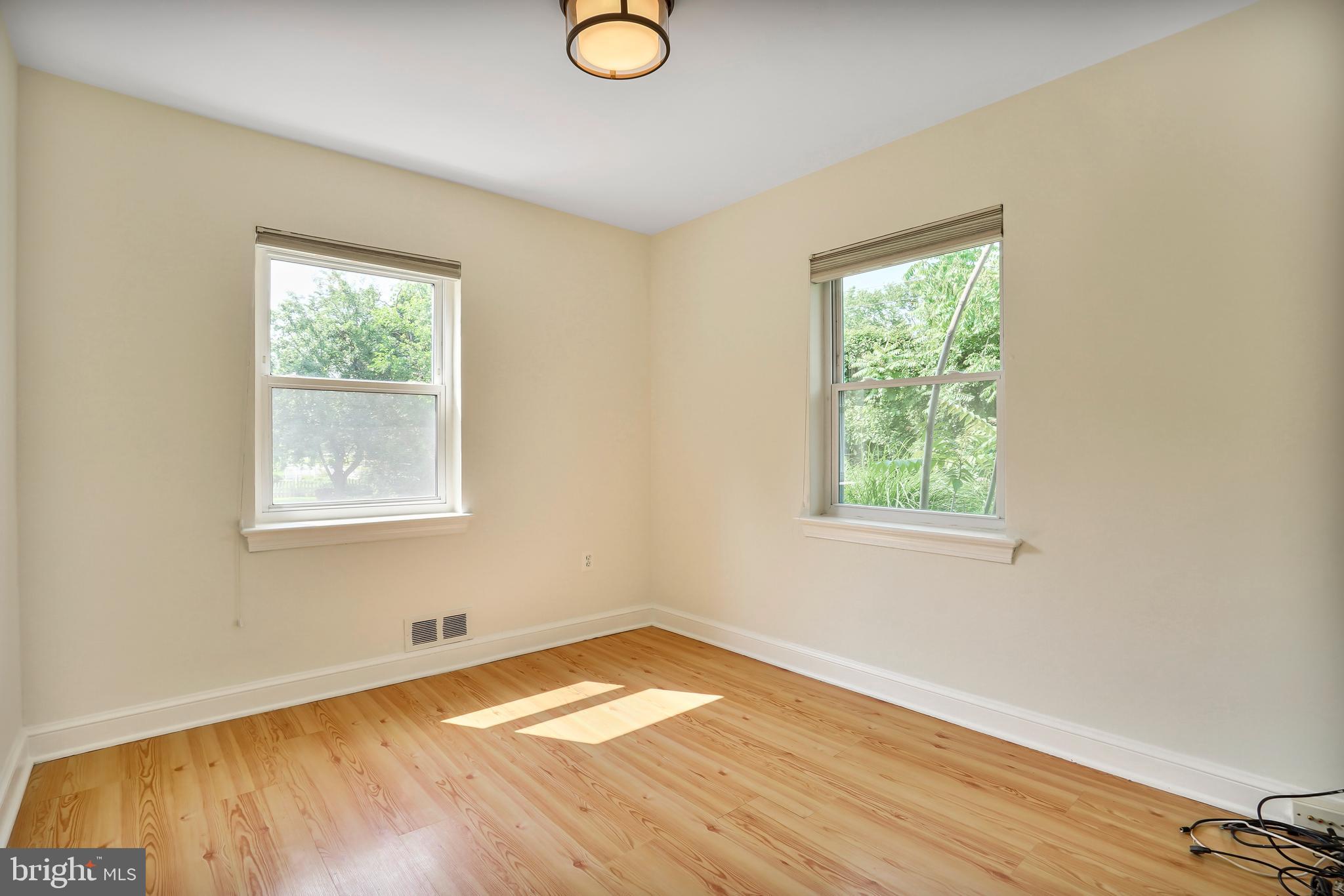 WHITE OAKS - Residential