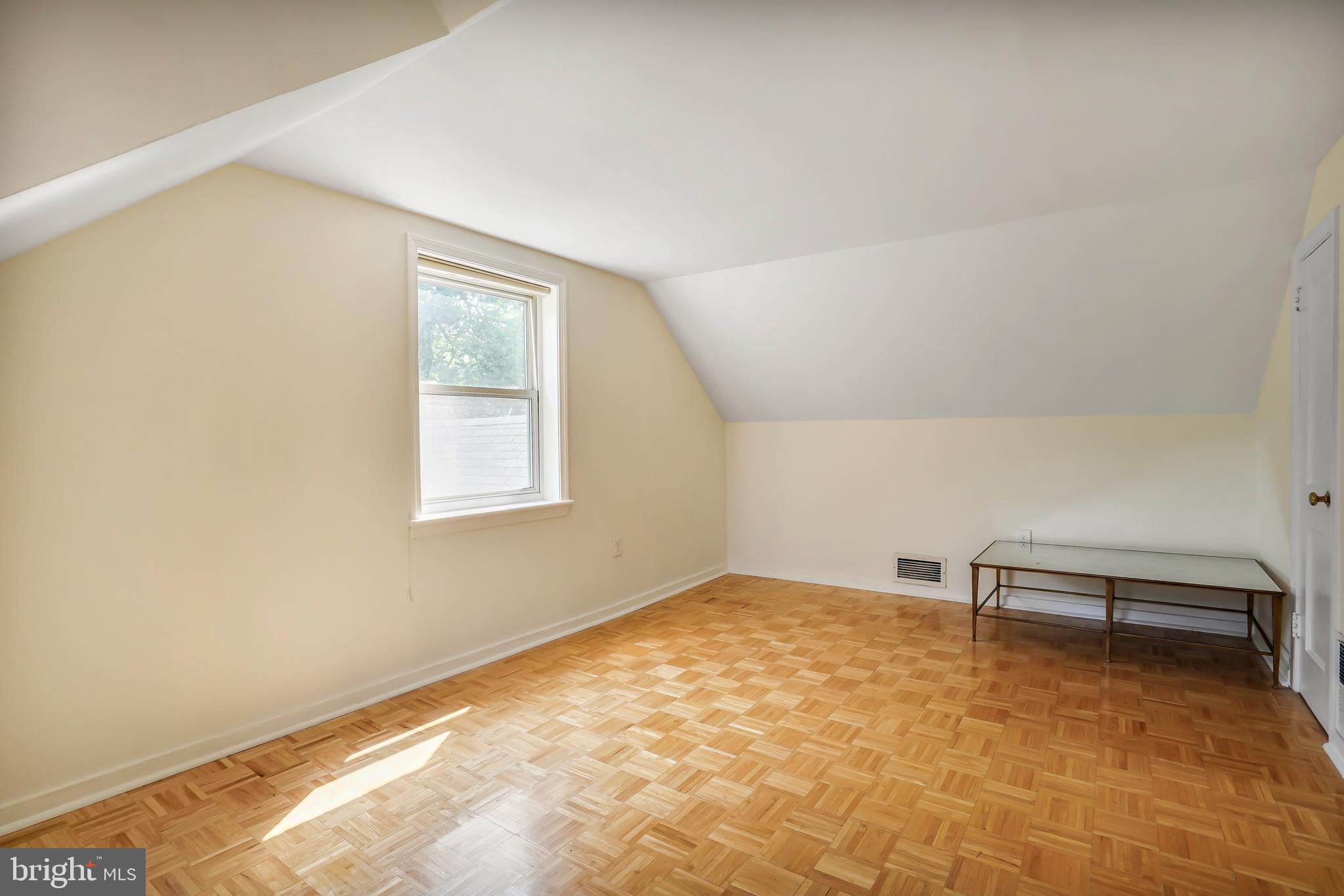 WHITE OAKS - Residential