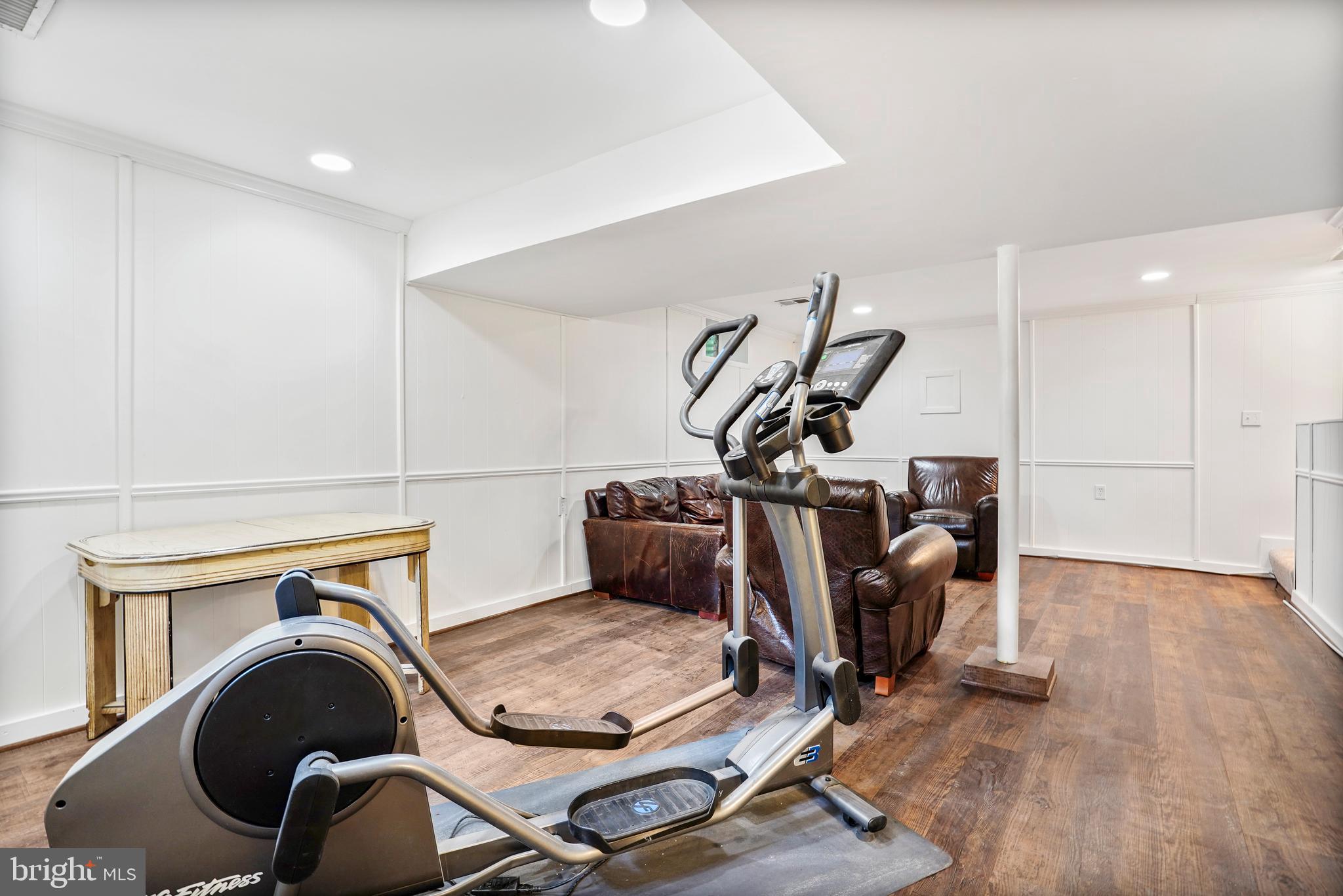 WHITE OAKS - Residential