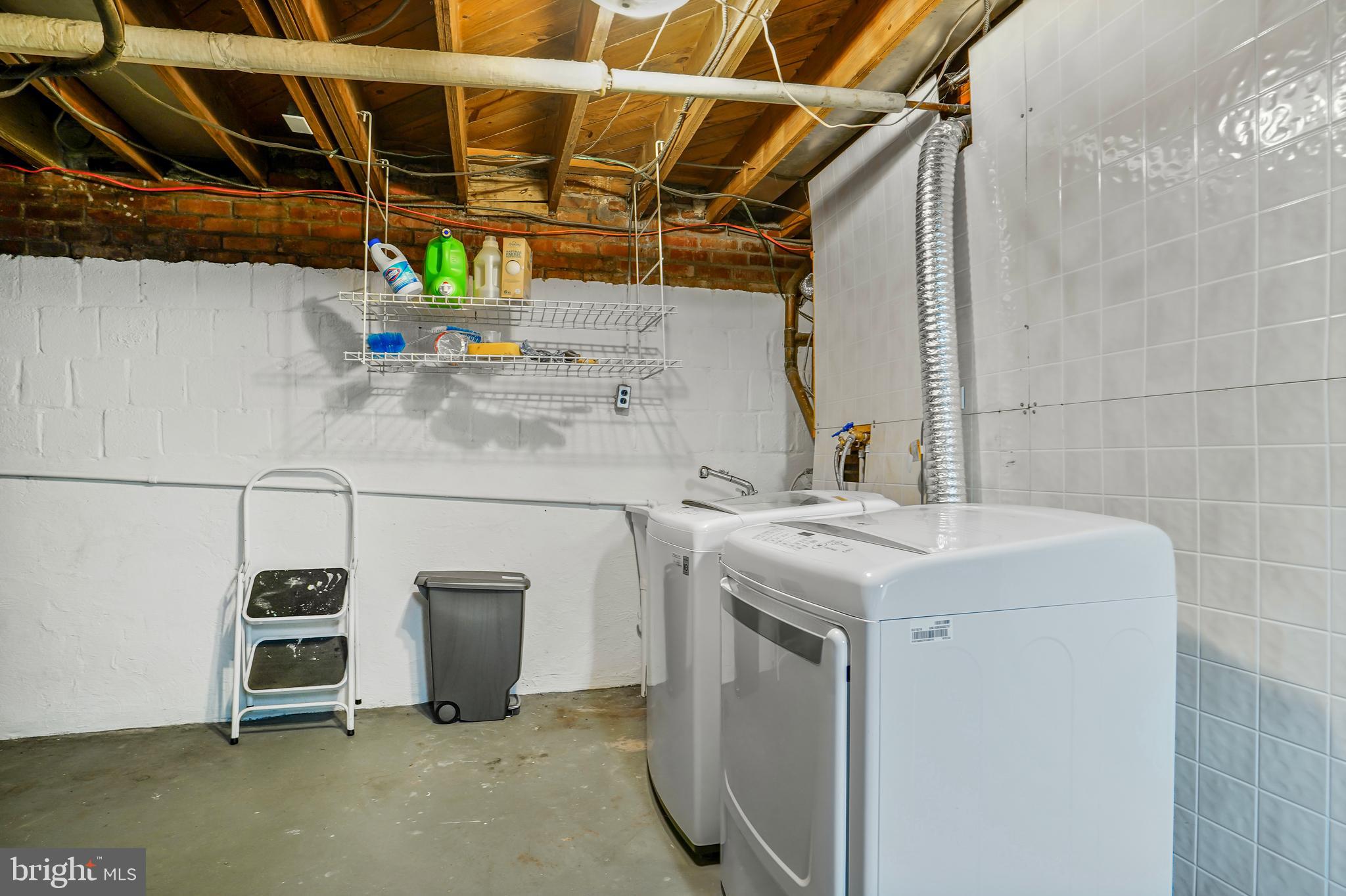 WHITE OAKS - Residential