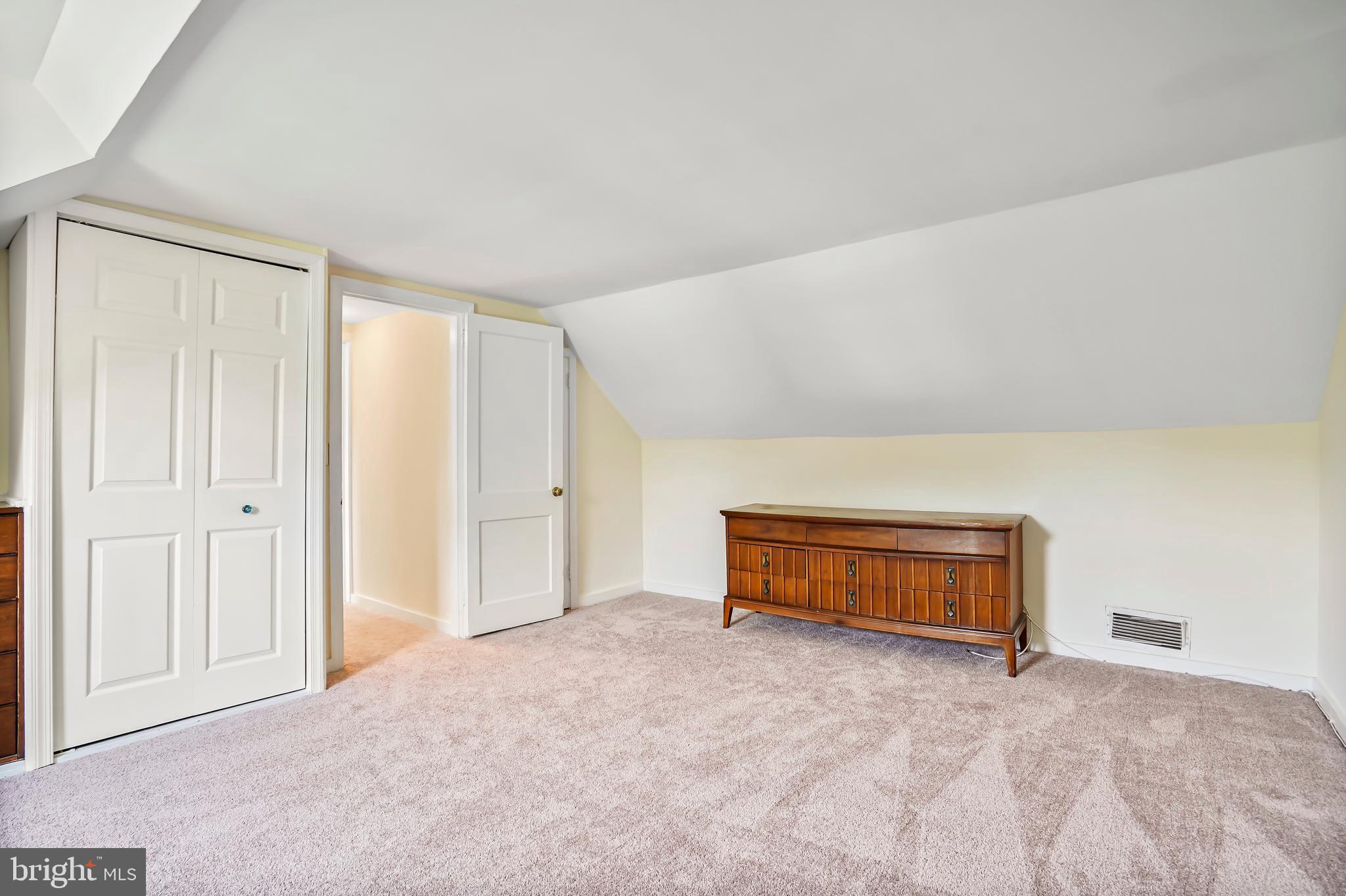 WHITE OAKS - Residential