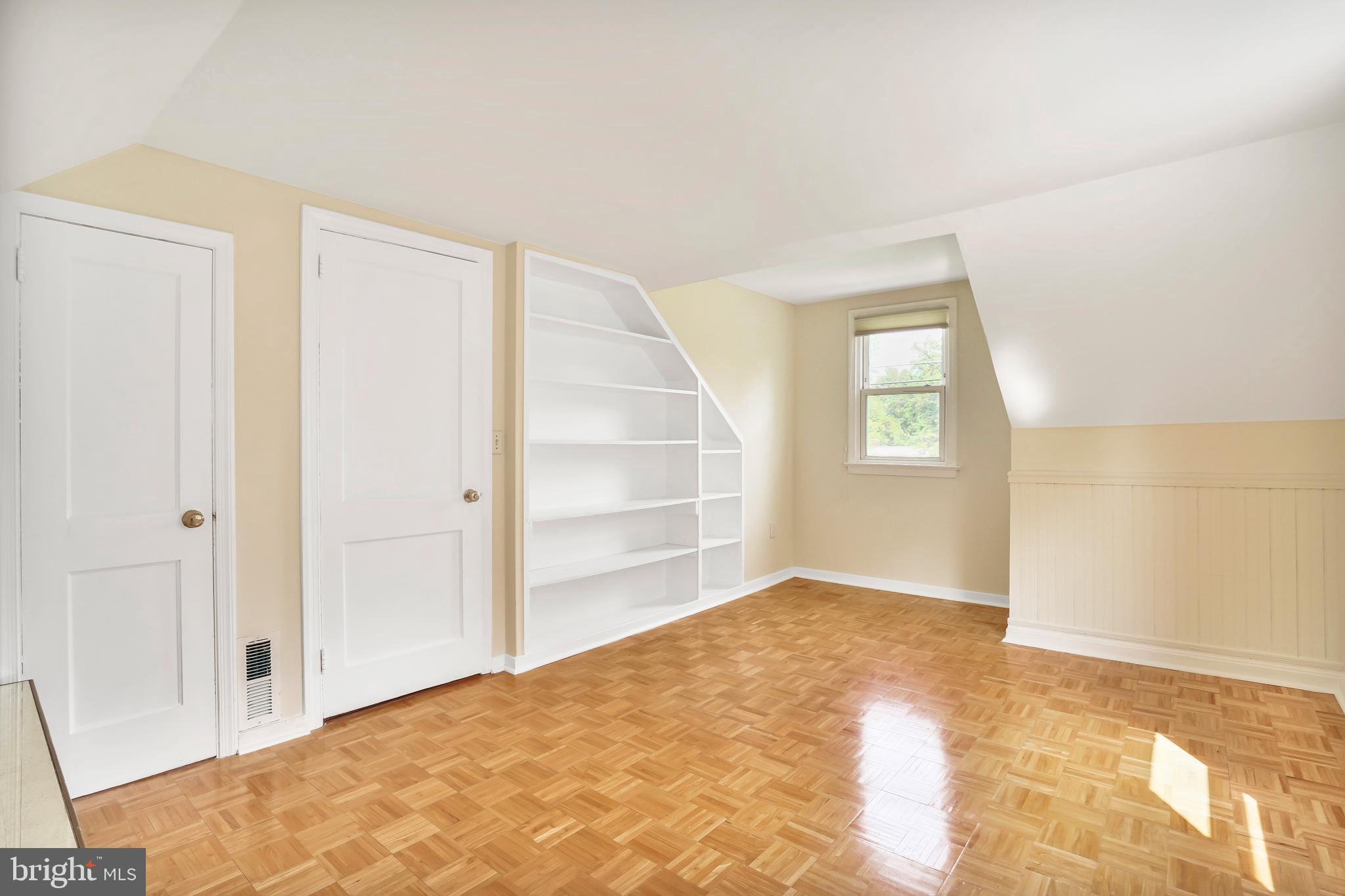 WHITE OAKS - Residential