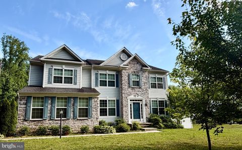 Homes For Sale - 693 Loch Haven Road<br/> Anne Arundel County, EDGEWATER, MD 21037