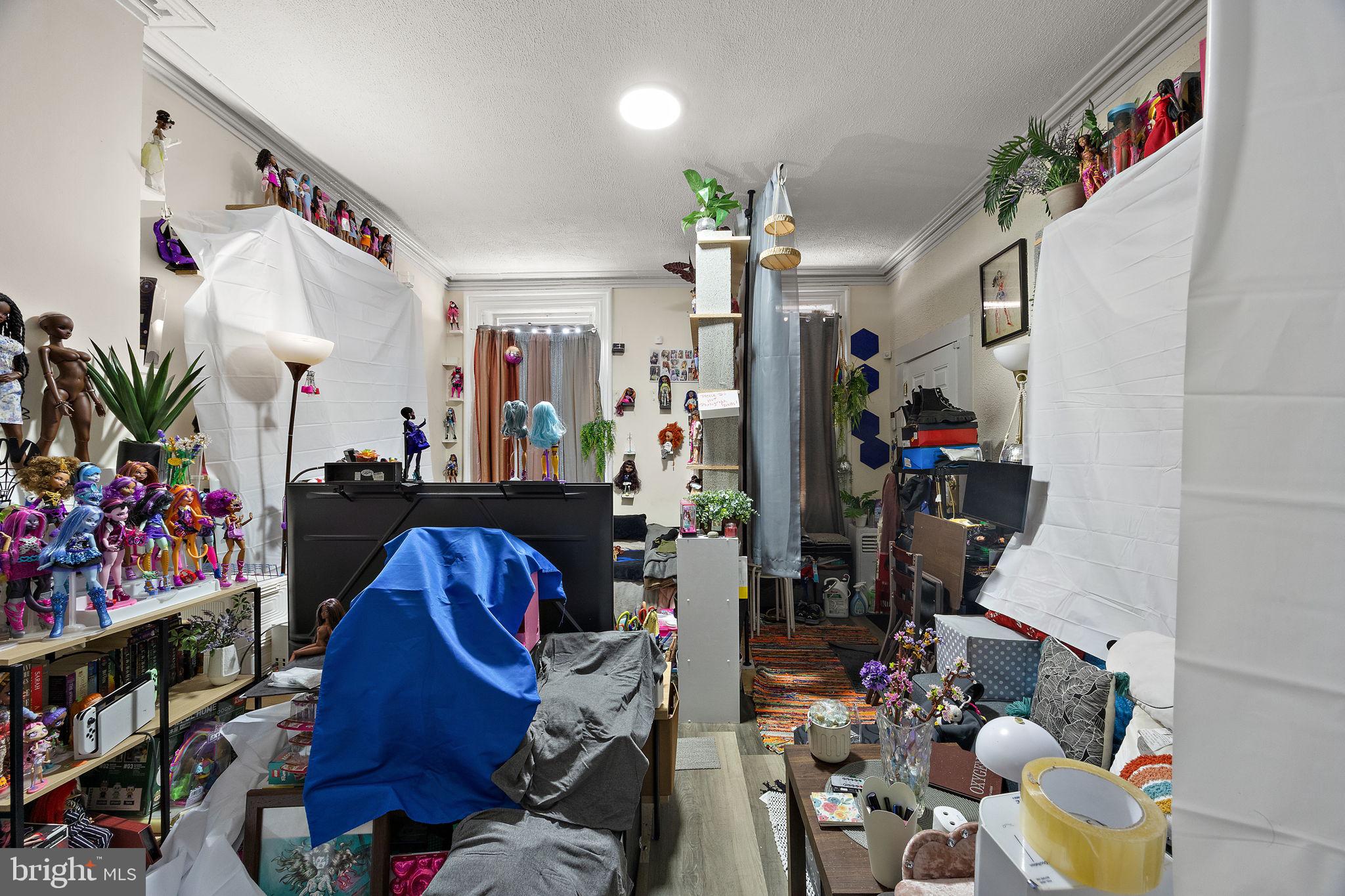 409 W 8TH STREET