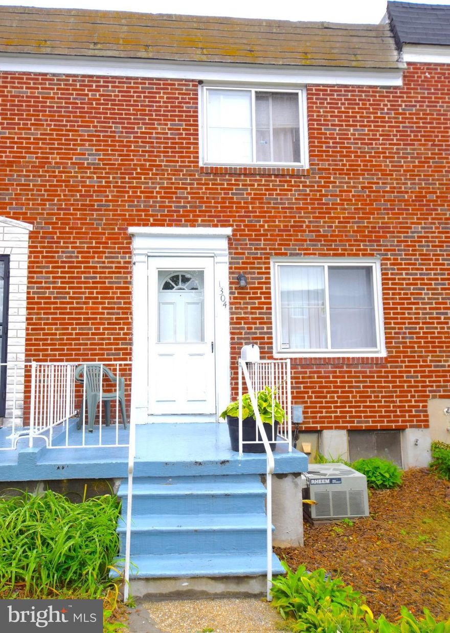 Perfect opportunity for an investor or anyone looking for a lot of space for a reasonable price. View today, at this price it won't last long. Take a look and bring us an offer! Your mortgage will be hundreds less than rent!