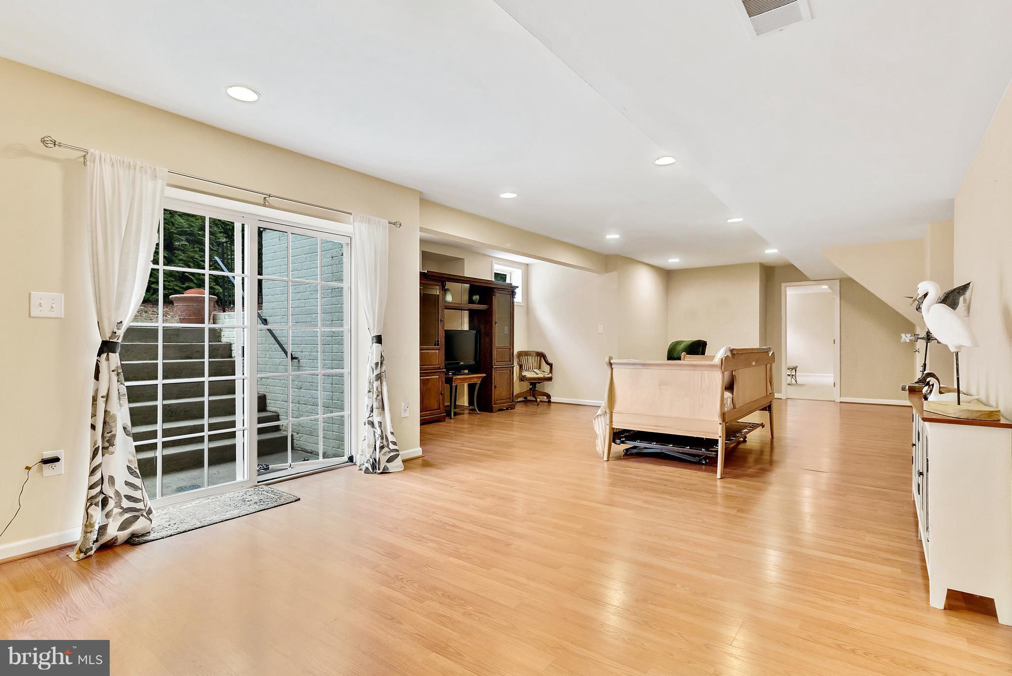 HOMEPLACE ON PELHAMS REACH - Residential