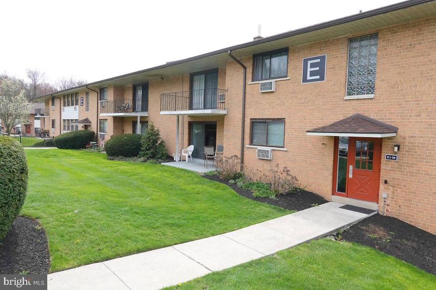 This STUNNING unit, in Riddle Glen, will not last long! Conveniently just off Rt 1 and walking distance to the Granite Run Mall.  True 1st floor unit! Park out front and walk in through your slider, without any stairs.   Completely updated with LVP floors, newer paint and updated kitchen with new appliances, granite countertop and  backsplash.  Includes oversized storage area. Condo fee is paid by landlord, which includes heat & water. Tenant is responsible for electric and cable. 
Riddle Glen is a quaint, quiet, beautifully-maintained and well-landscaped community. It's just 1.5 miles from popular and trendy downtown Media, PA. and I-476. You can walk to the brand new Promenade at Granite Run mall, Acme, Kohls, restaurants, a fitness center, and Riddle Hospital. Three bus routes make it a short ride to Media trolley stops or the Media/Elwyn train to Center City. 
Rent includes heat and hot water. There is a large, private storage closet and a laundry facility a few steps away. *Note, photos are from prior tenant.*