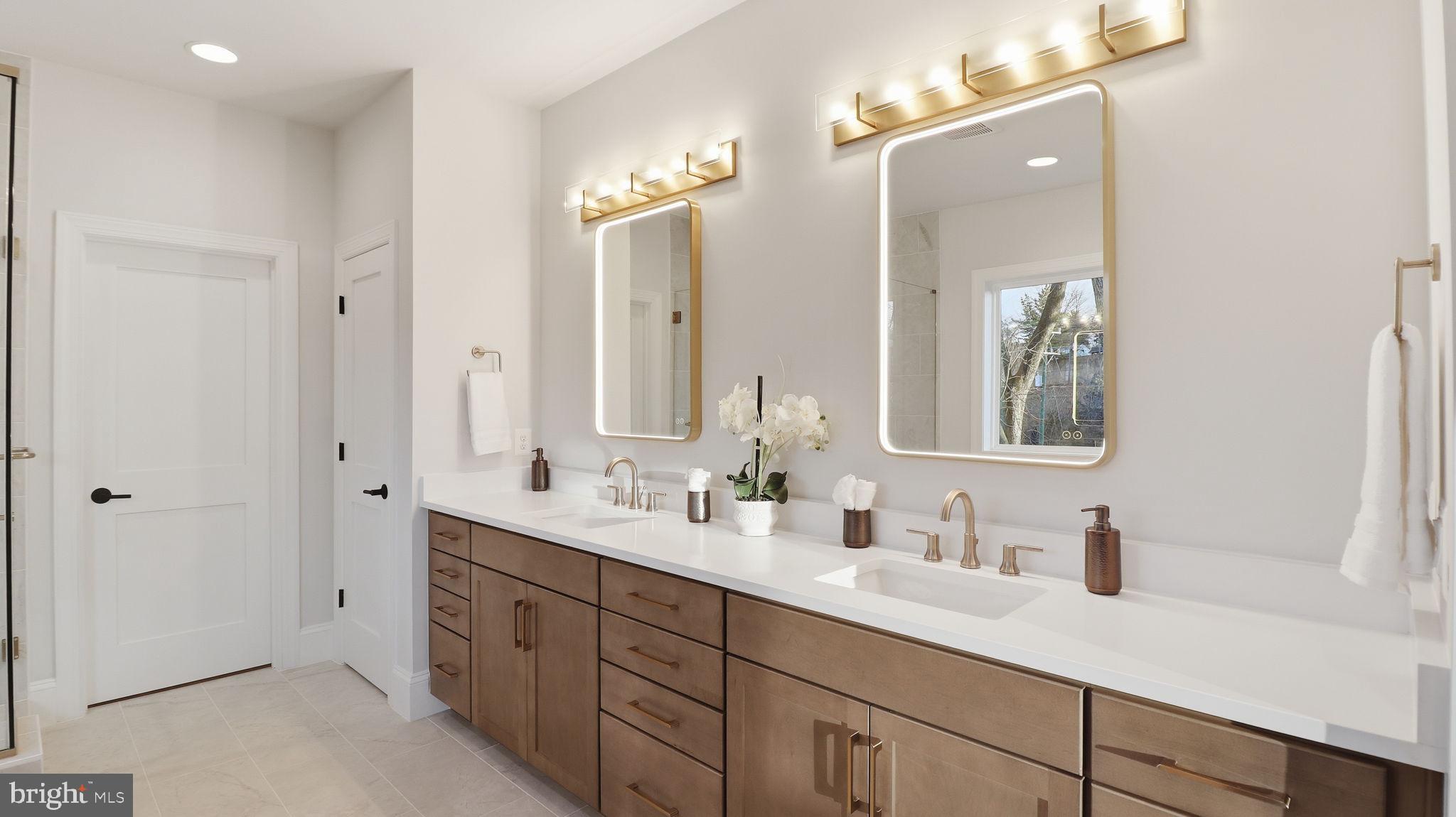 LYON VILLAGE - Residential