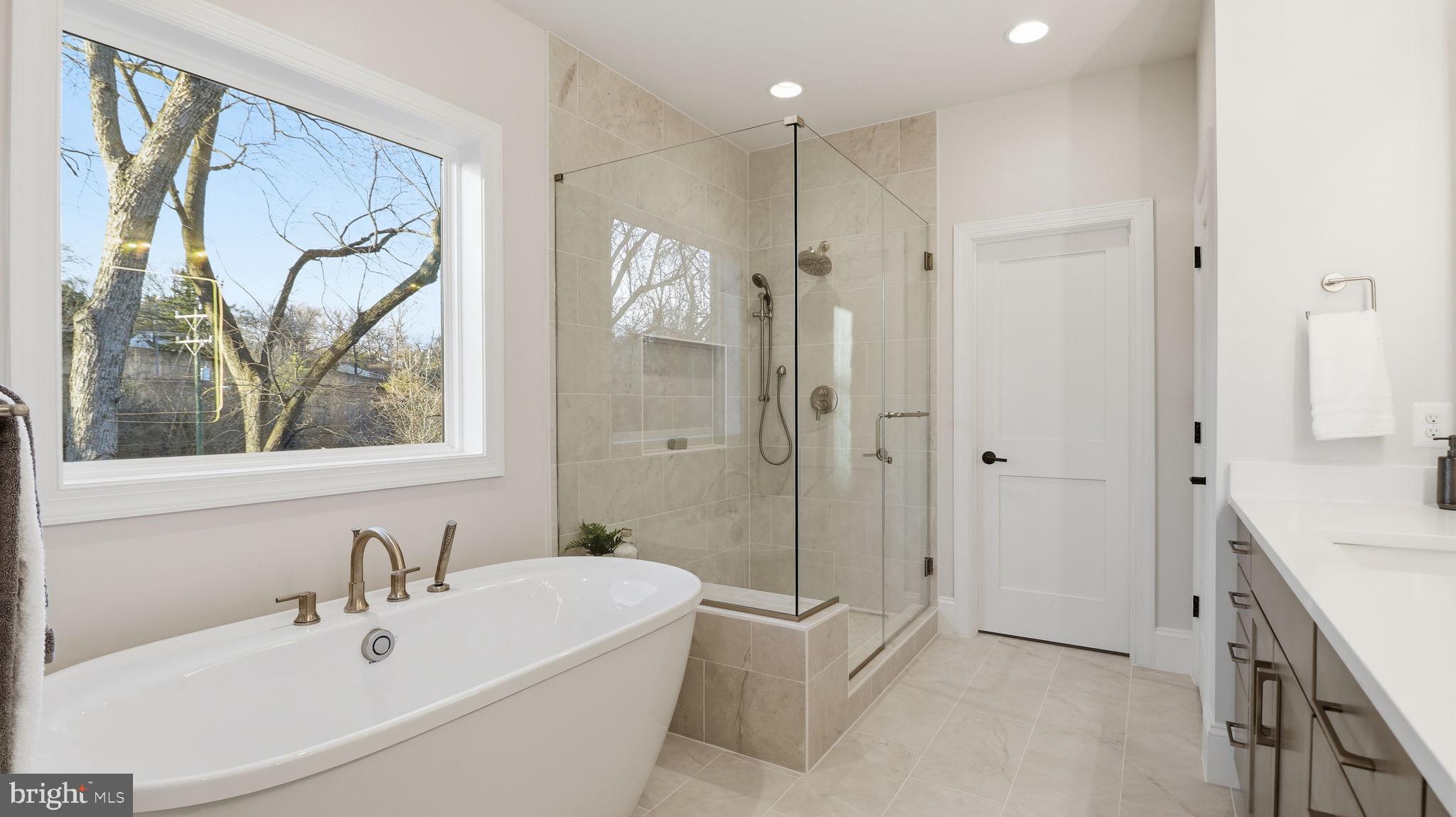 LYON VILLAGE - Residential