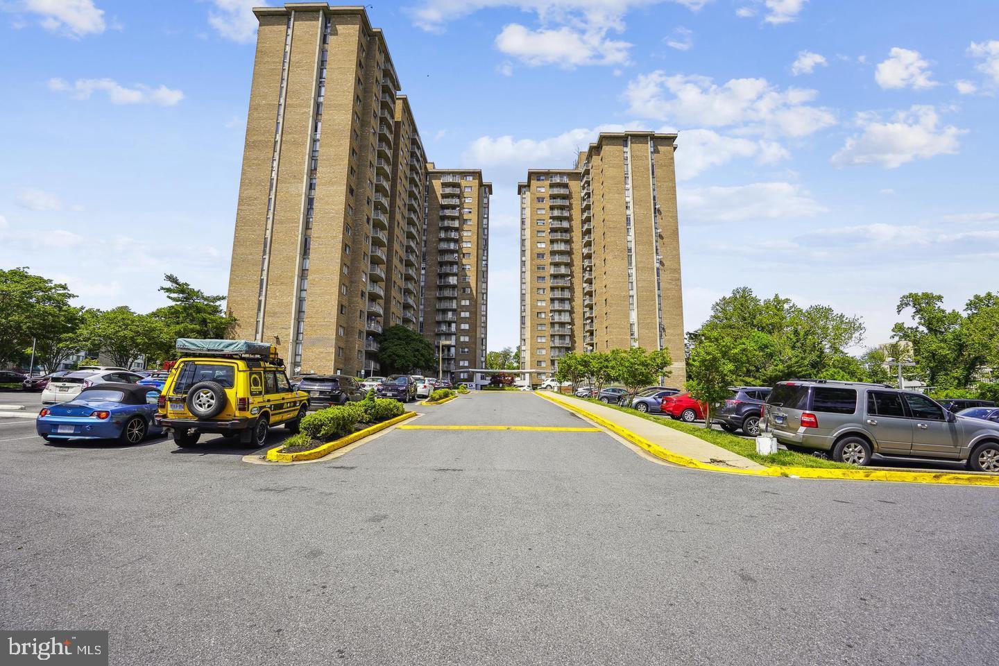 PRESIDENTIAL TOWERS - Residential