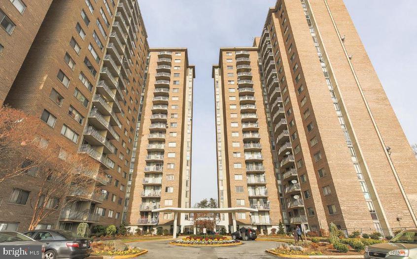 PRESIDENTIAL TOWERS - Residential