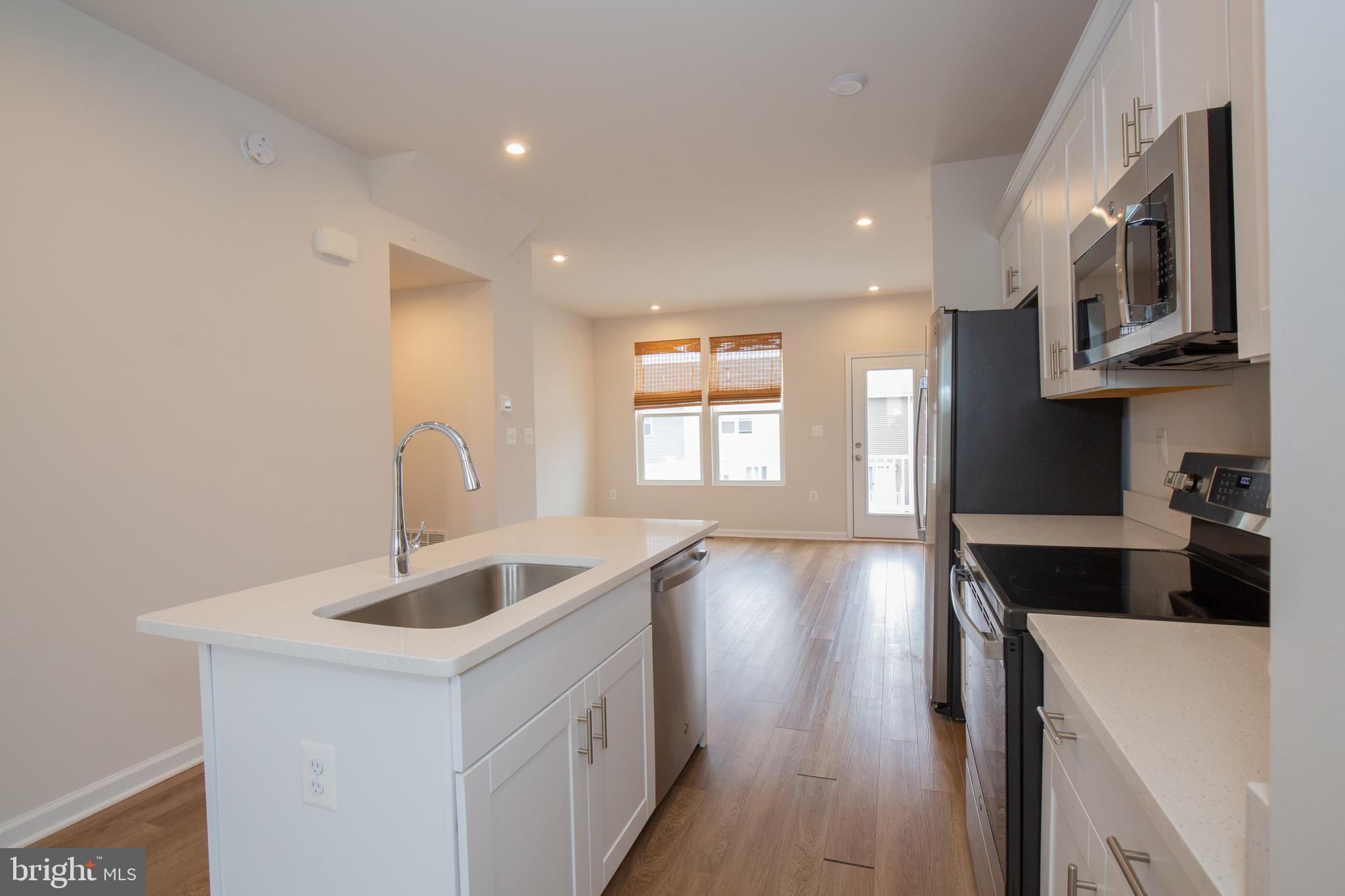 PRESIDENTS POINTE - Residential Lease