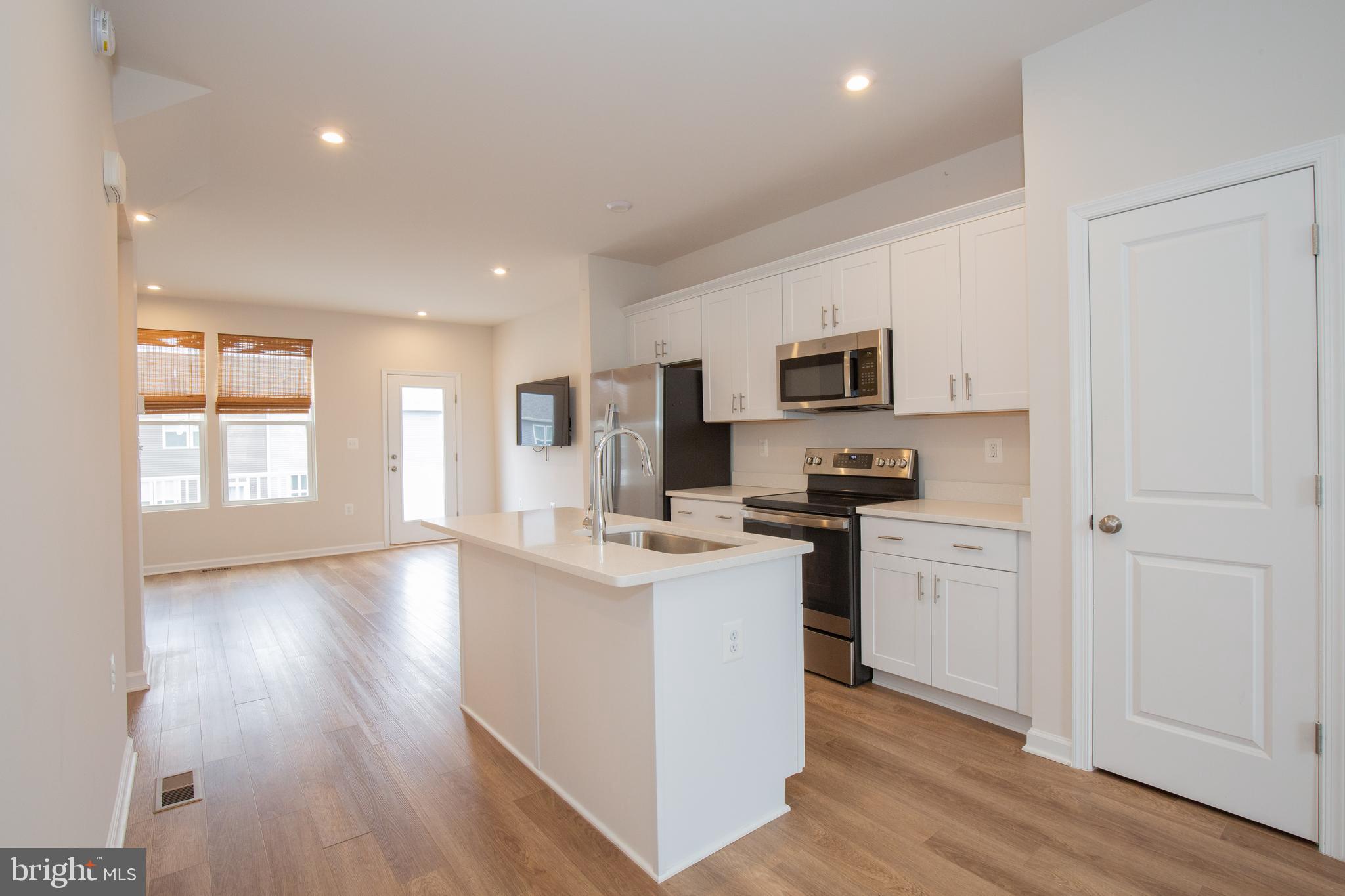 PRESIDENTS POINTE - Residential Lease