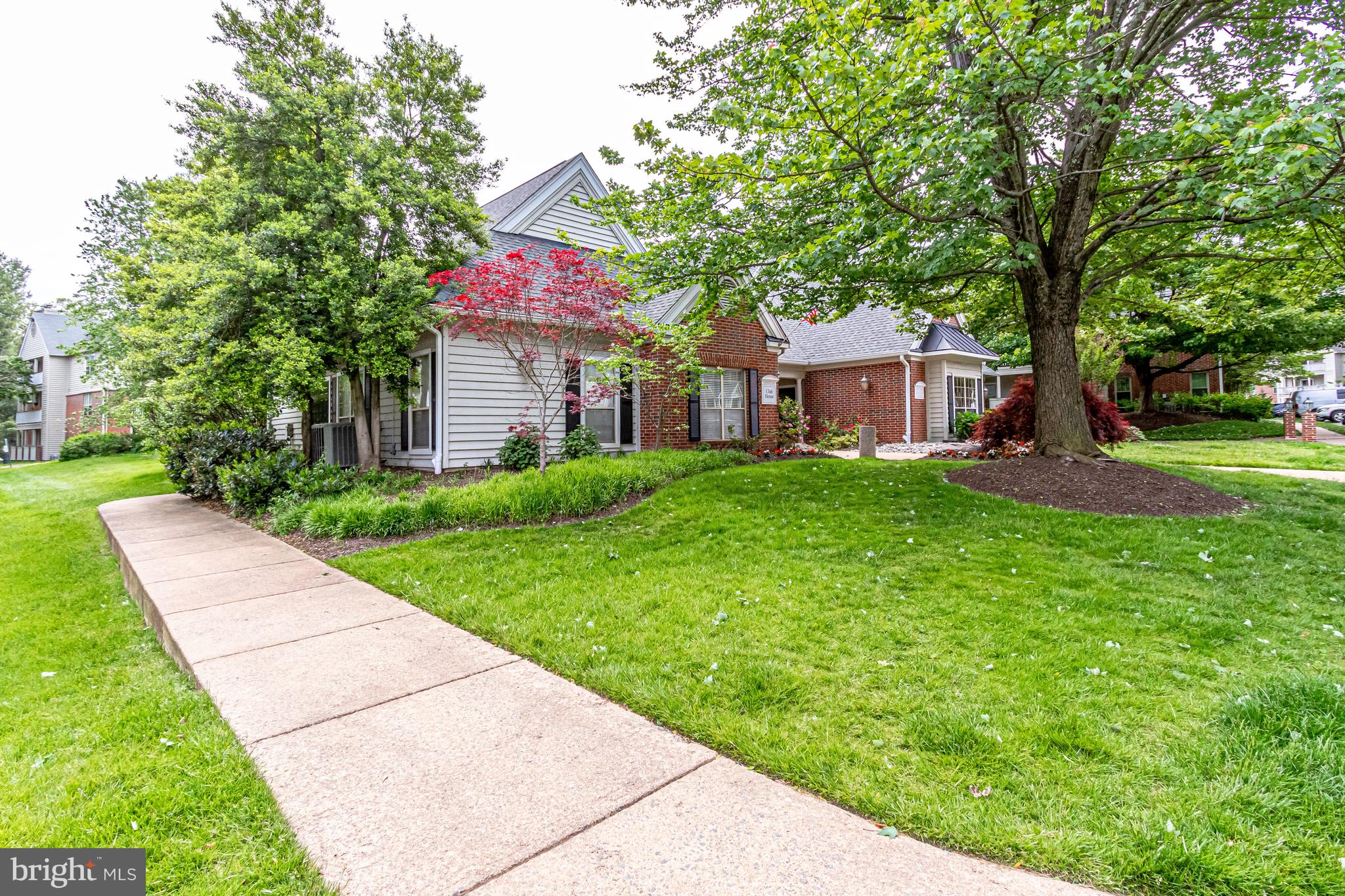 PENDERBROOK SQUARE CONDOMINIUMS - Residential