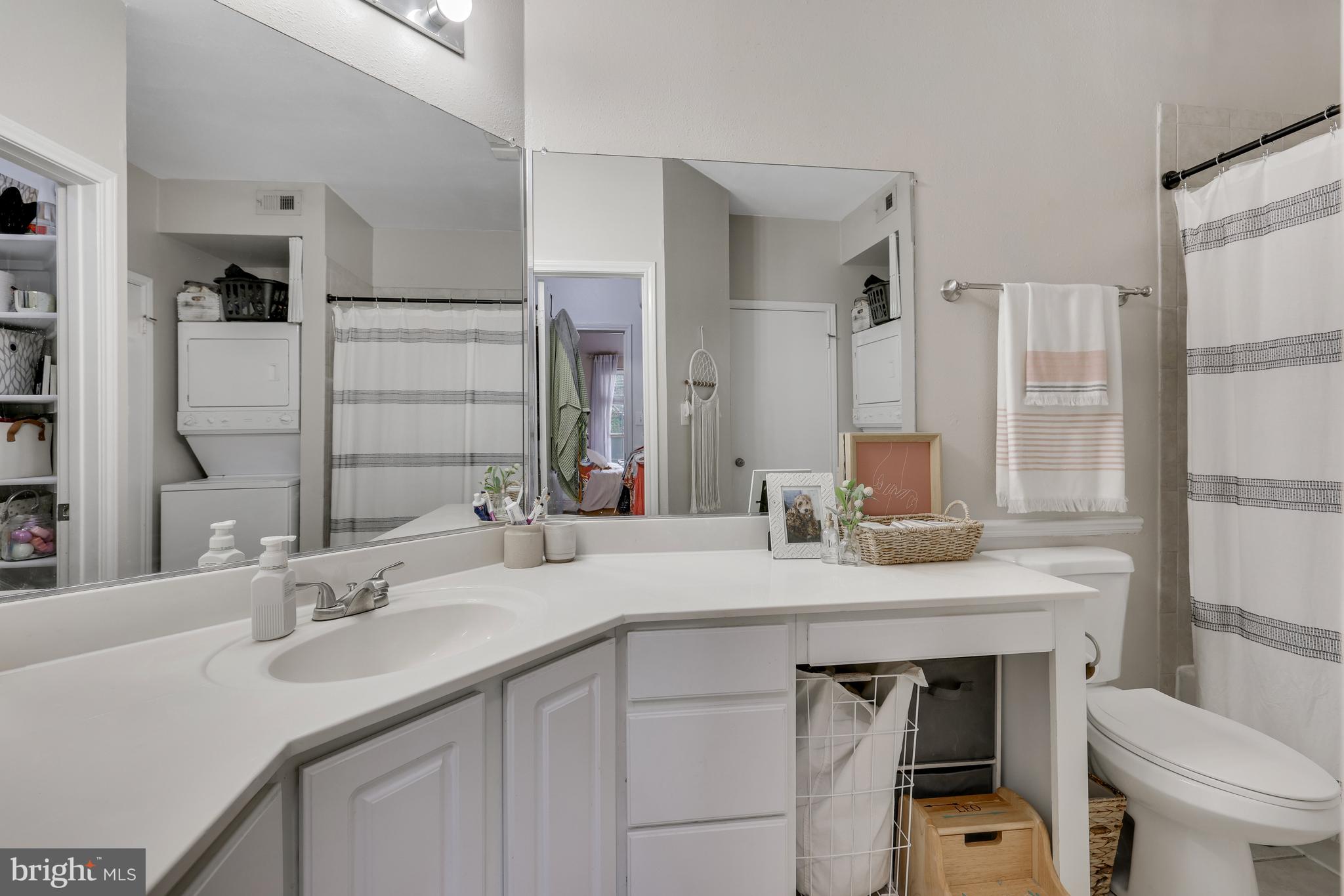 PENDERBROOK SQUARE CONDOMINIUMS - Residential