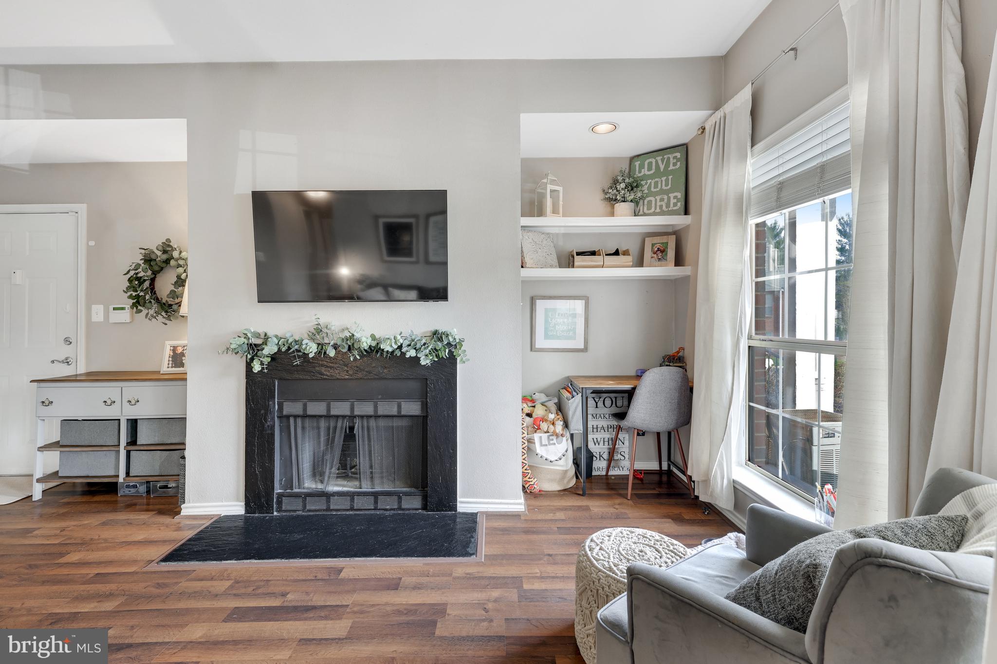 PENDERBROOK SQUARE CONDOMINIUMS - Residential