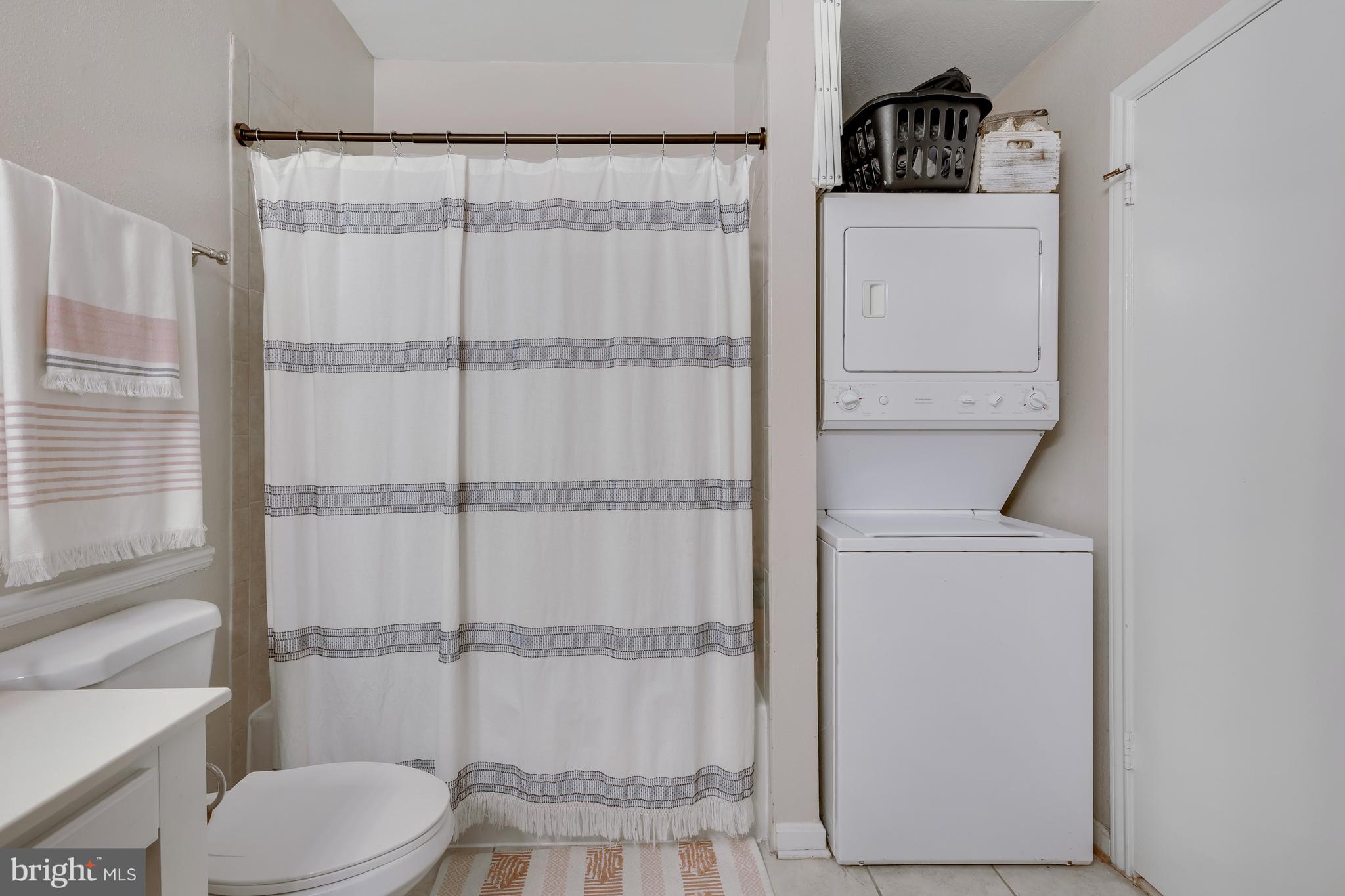 PENDERBROOK SQUARE CONDOMINIUMS - Residential