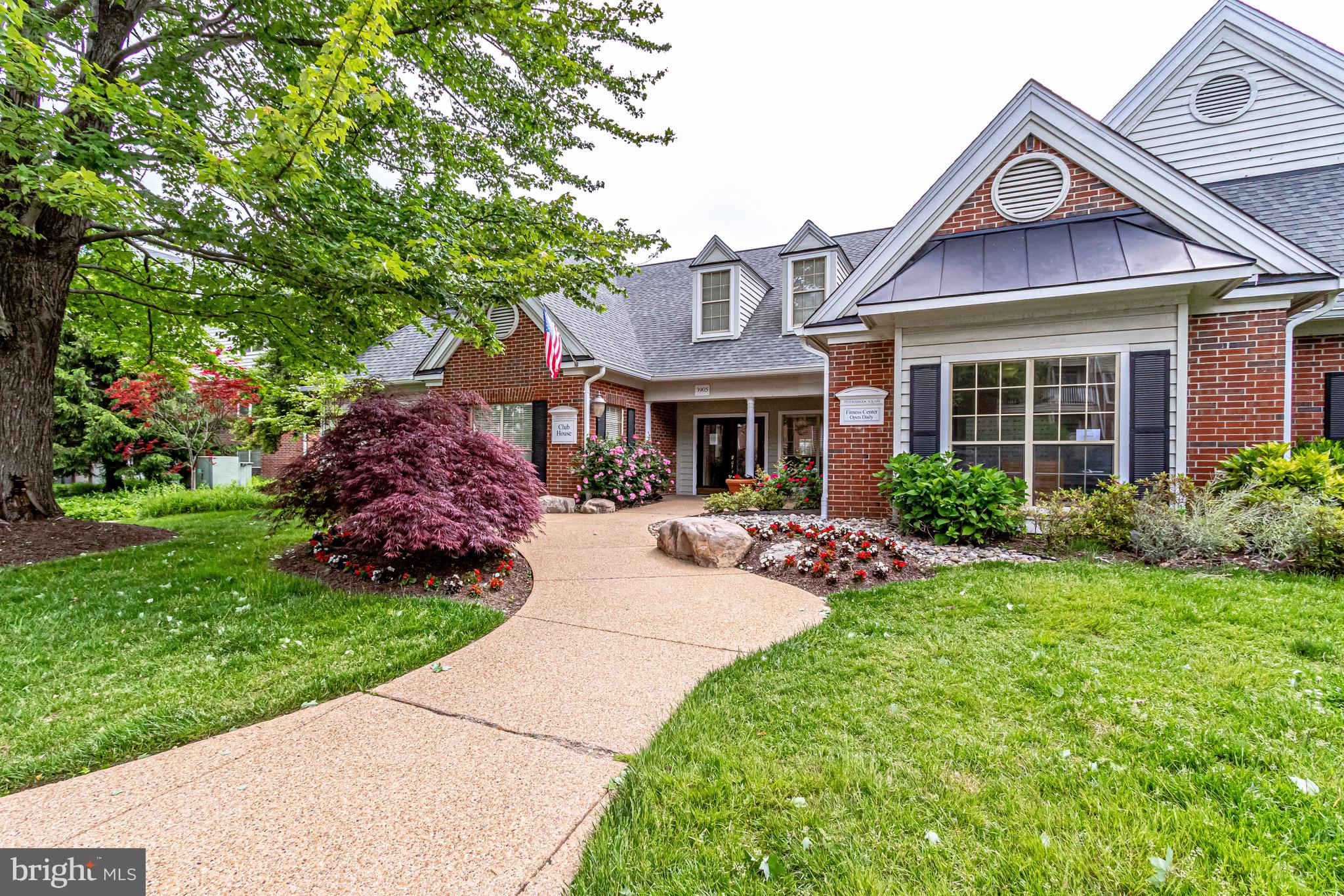 PENDERBROOK SQUARE CONDOMINIUMS - Residential