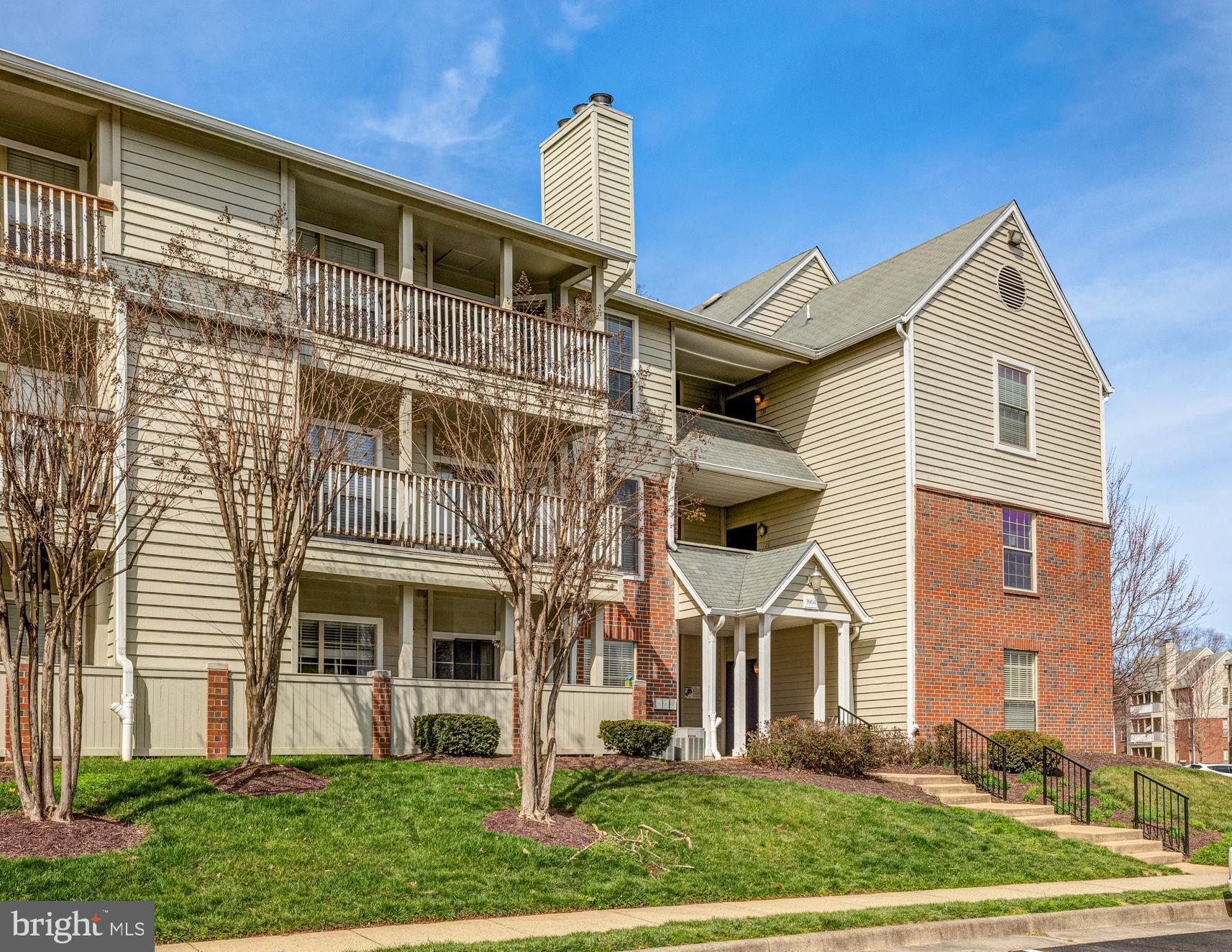 PENDERBROOK SQUARE CONDOMINIUMS - Residential