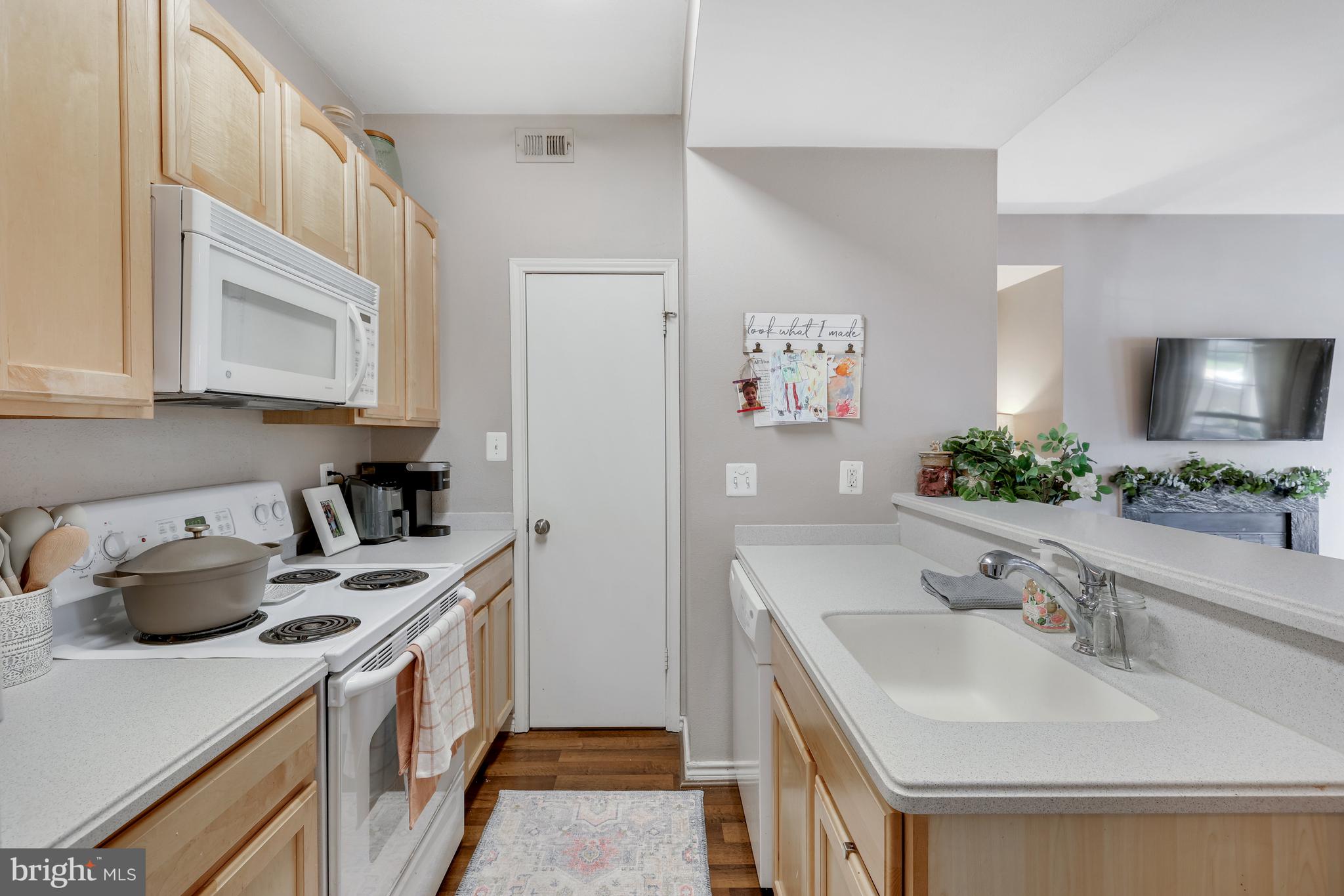 PENDERBROOK SQUARE CONDOMINIUMS - Residential