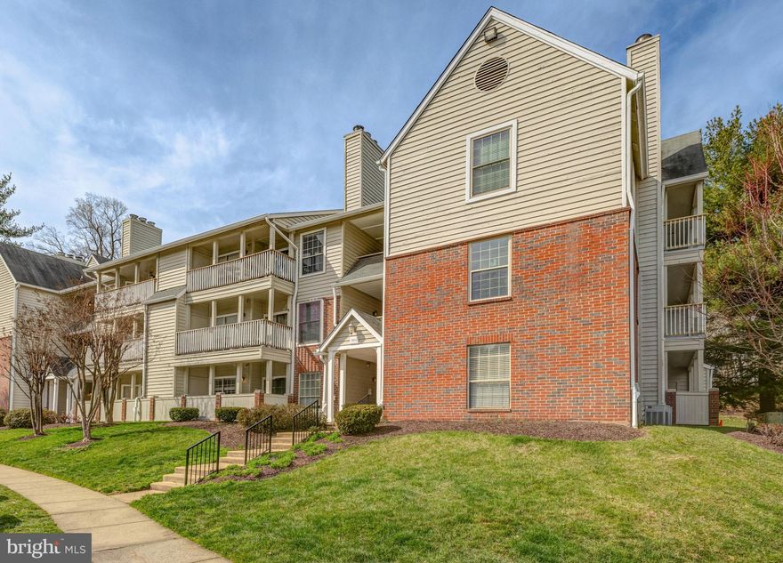 Awesome condo opportunity in the amenity rich Penderbrook Community of Fairfax, VA. This condo features a large outdoor living space, open floor plan, easy access to parking, limited stairs to get to the unit, office nook, a large bedroom and bath, plus much more. Penderbrook features a Country Club lifestyle with a  community center, exercise room, and huge outdoor pool. All of this located with easy access to shops, restaurants, and major commuter routes.