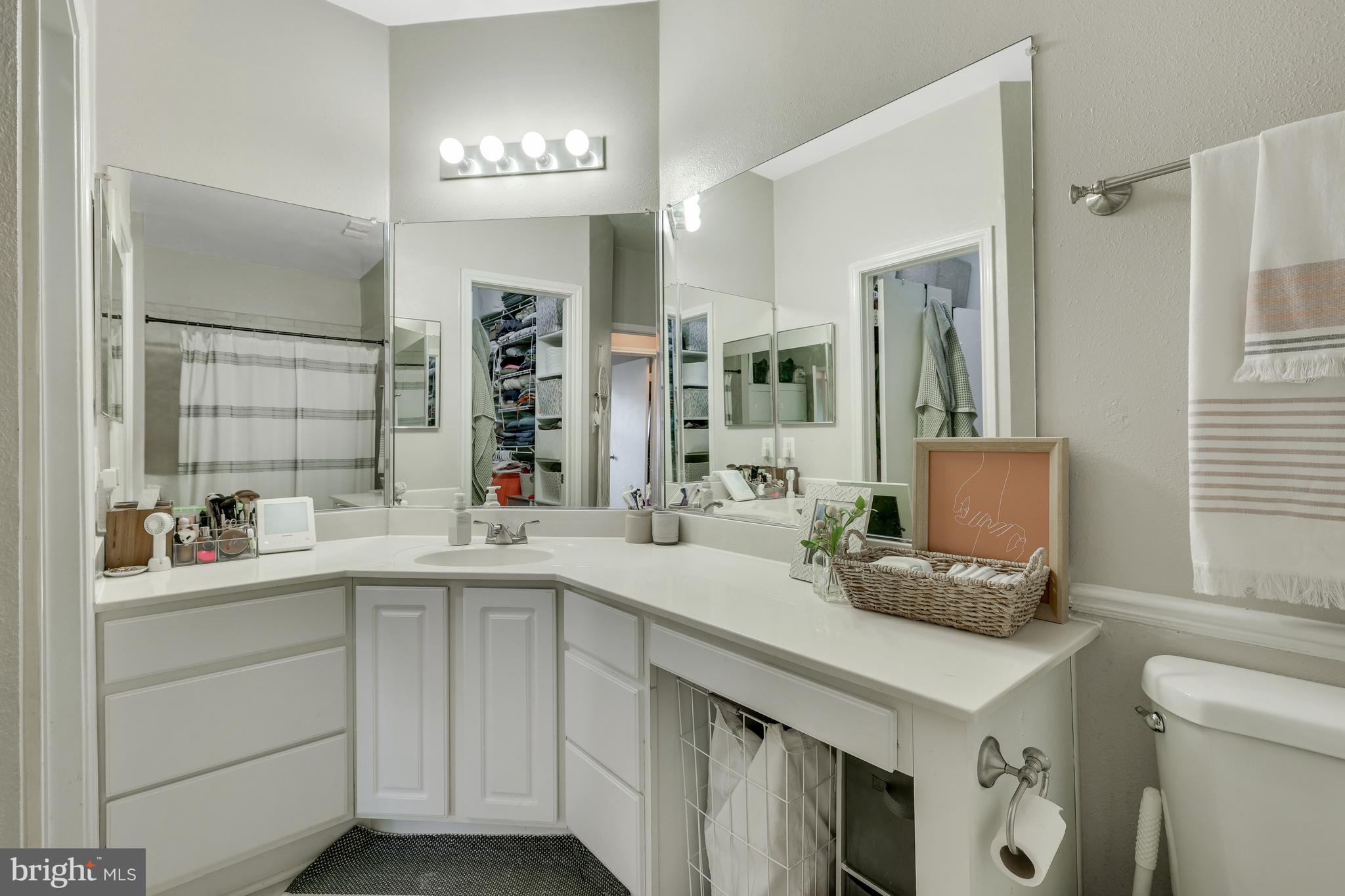 PENDERBROOK SQUARE CONDOMINIUMS - Residential