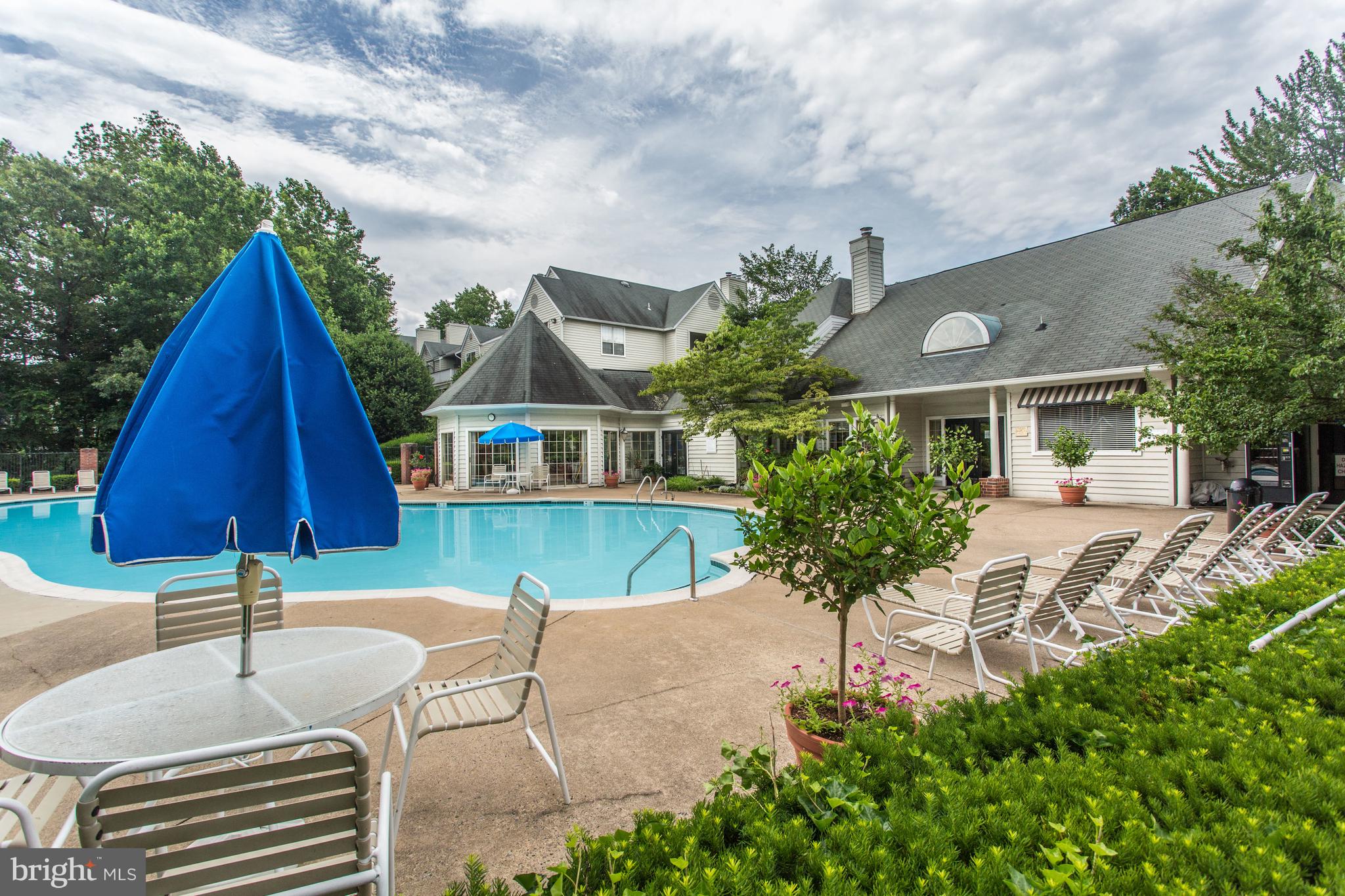 PENDERBROOK SQUARE CONDOMINIUMS - Residential