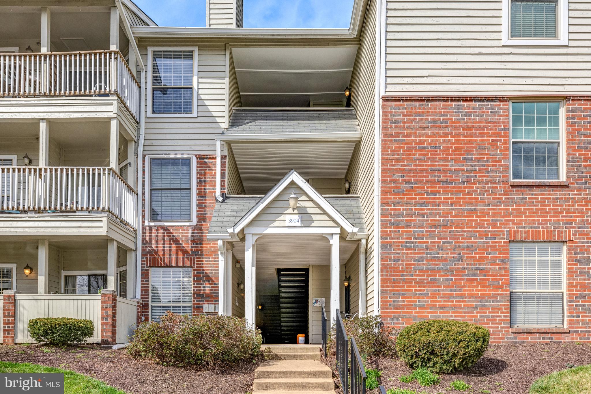 PENDERBROOK SQUARE CONDOMINIUMS - Residential