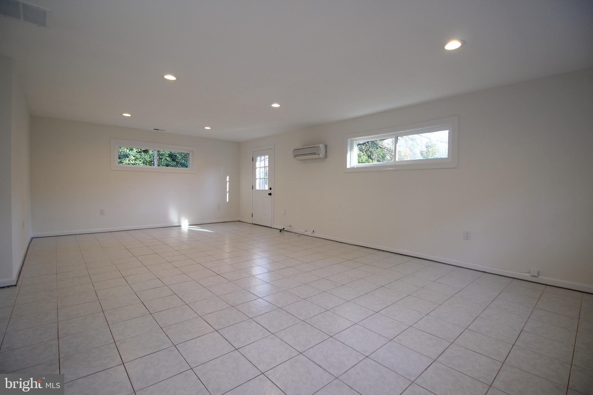 WESTHAMPTON - Residential Lease