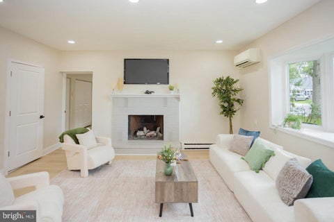 Townhouse For Rent - 139 W Walnut Street<br/> Montgomery County, NORTH WALES, PA 19454