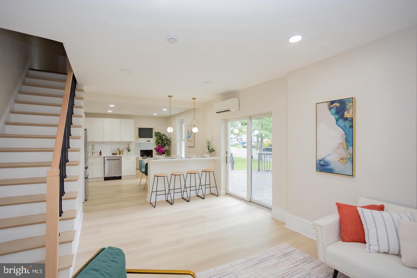 139 W WALNUT STREET