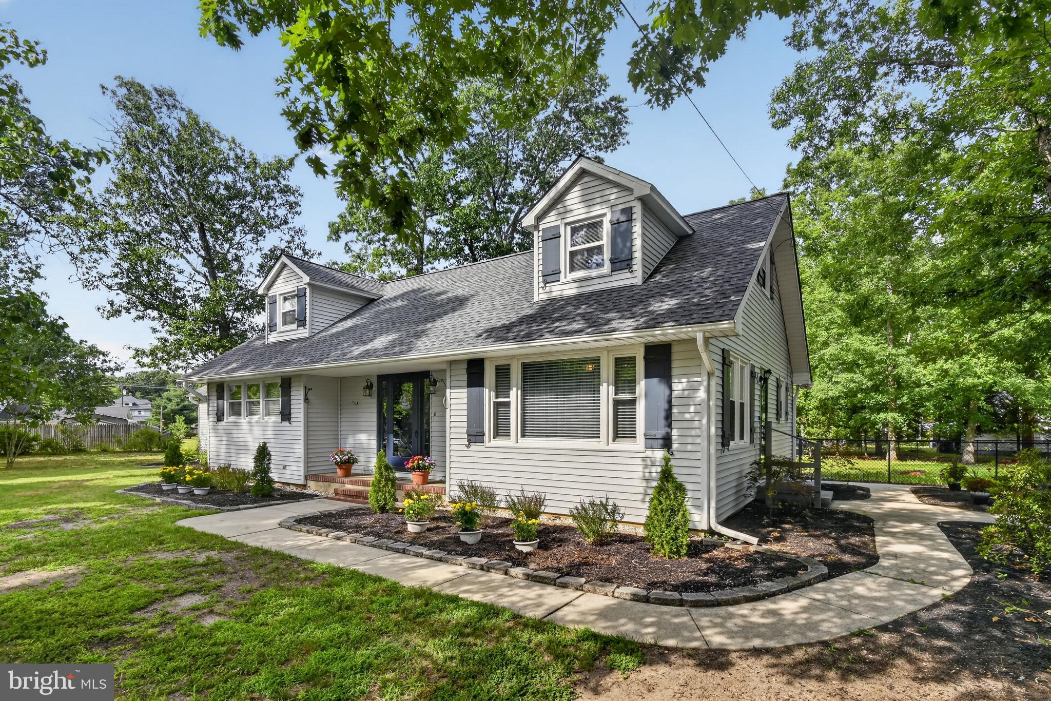 8 E FOREST GLEN DRIVE