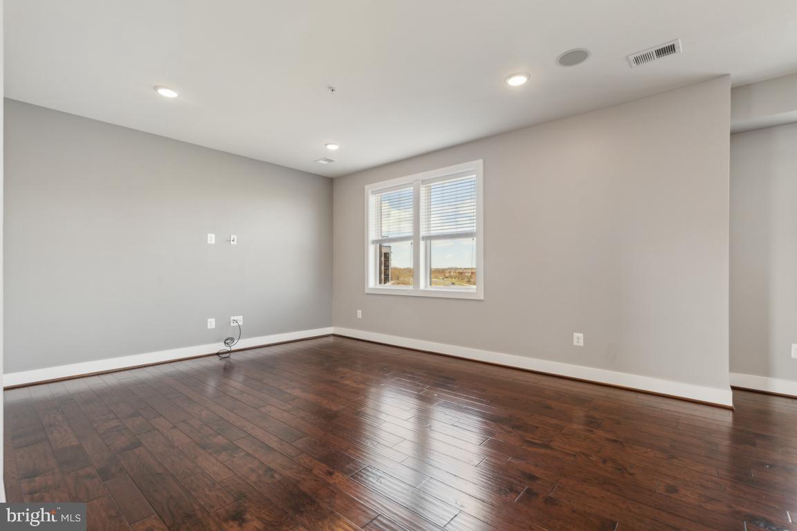 ONE LOUDOUN - Residential Lease