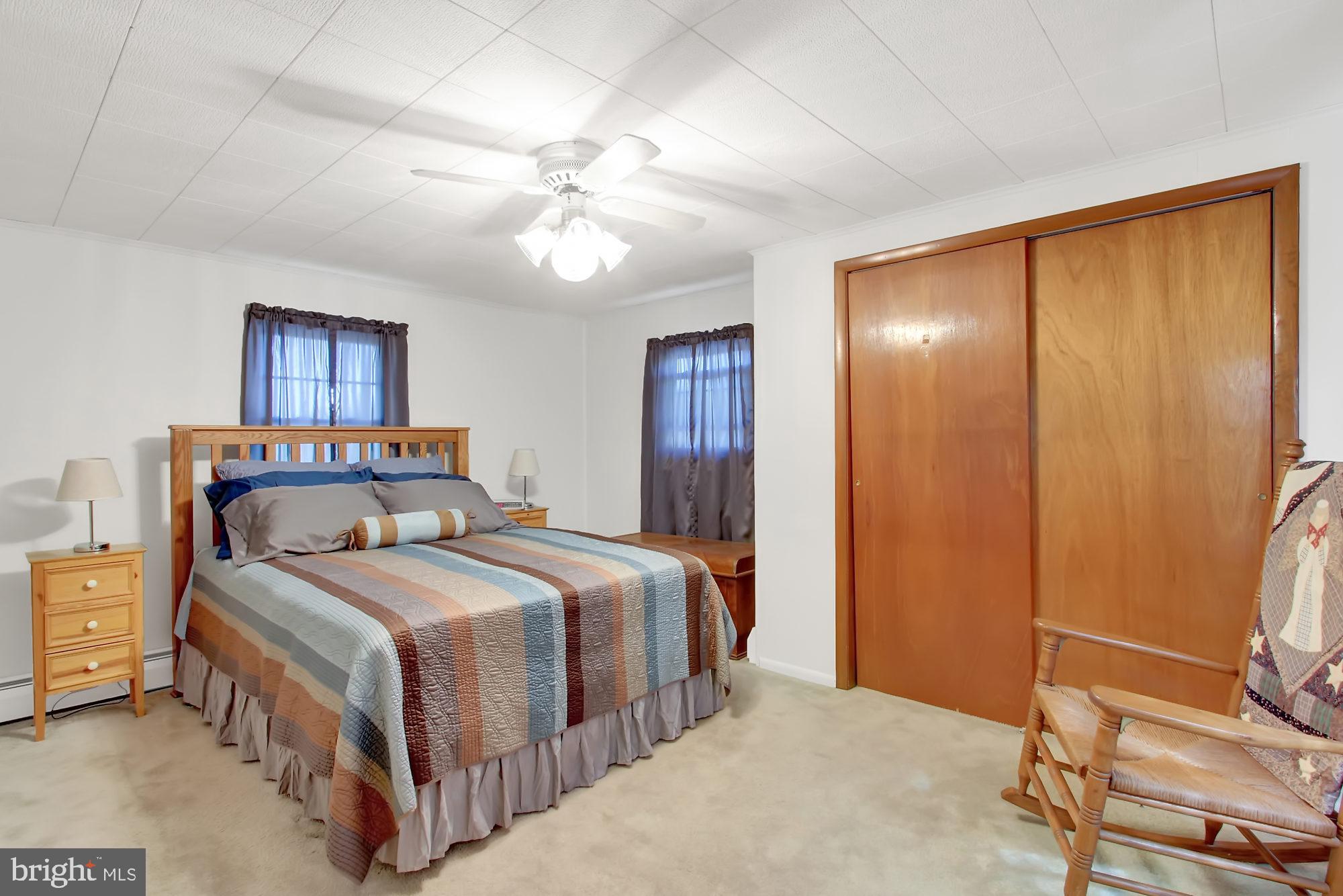 WHITE HALL - Residential